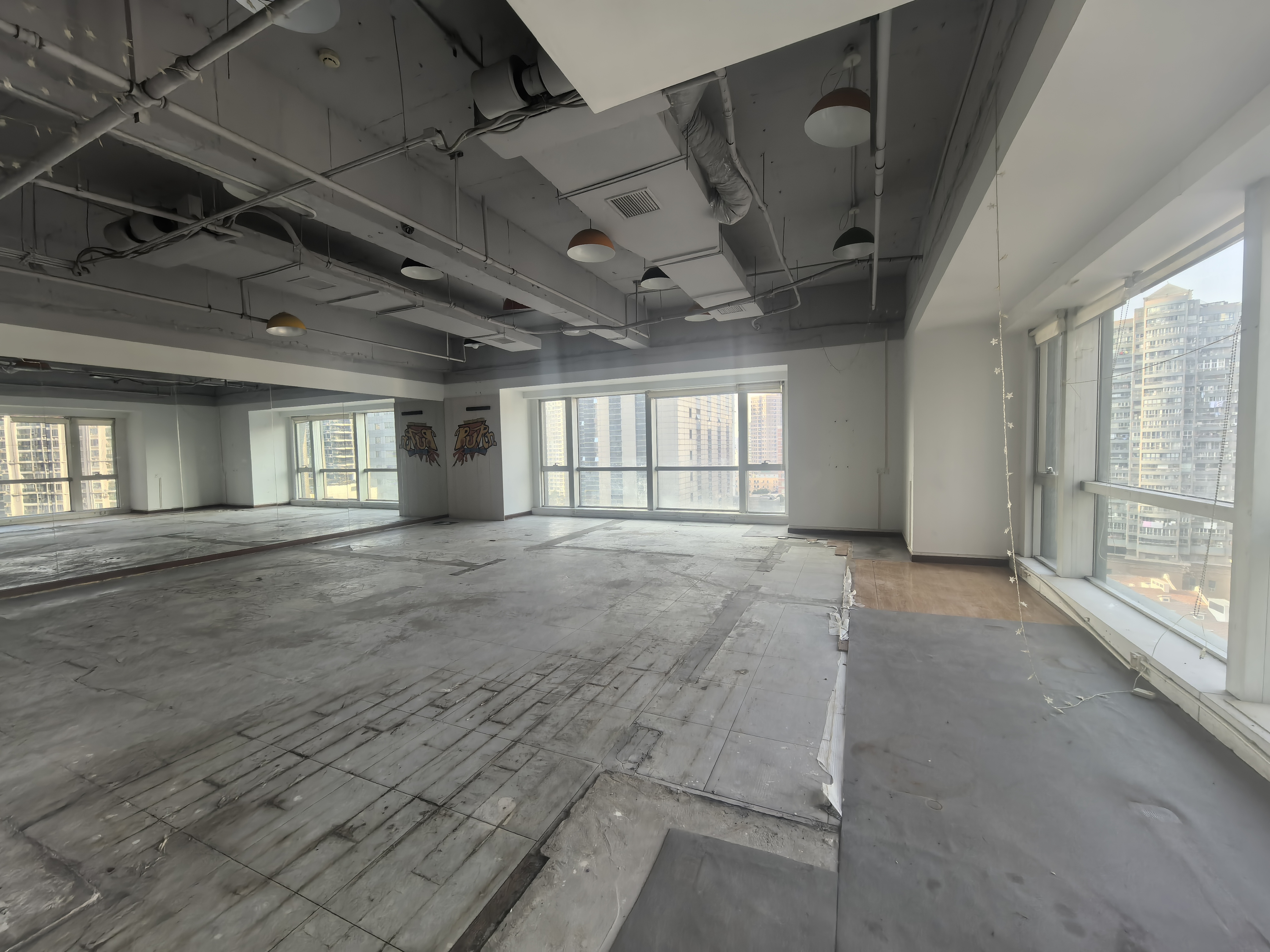 长寿路财富时代大厦166平米写字楼出租