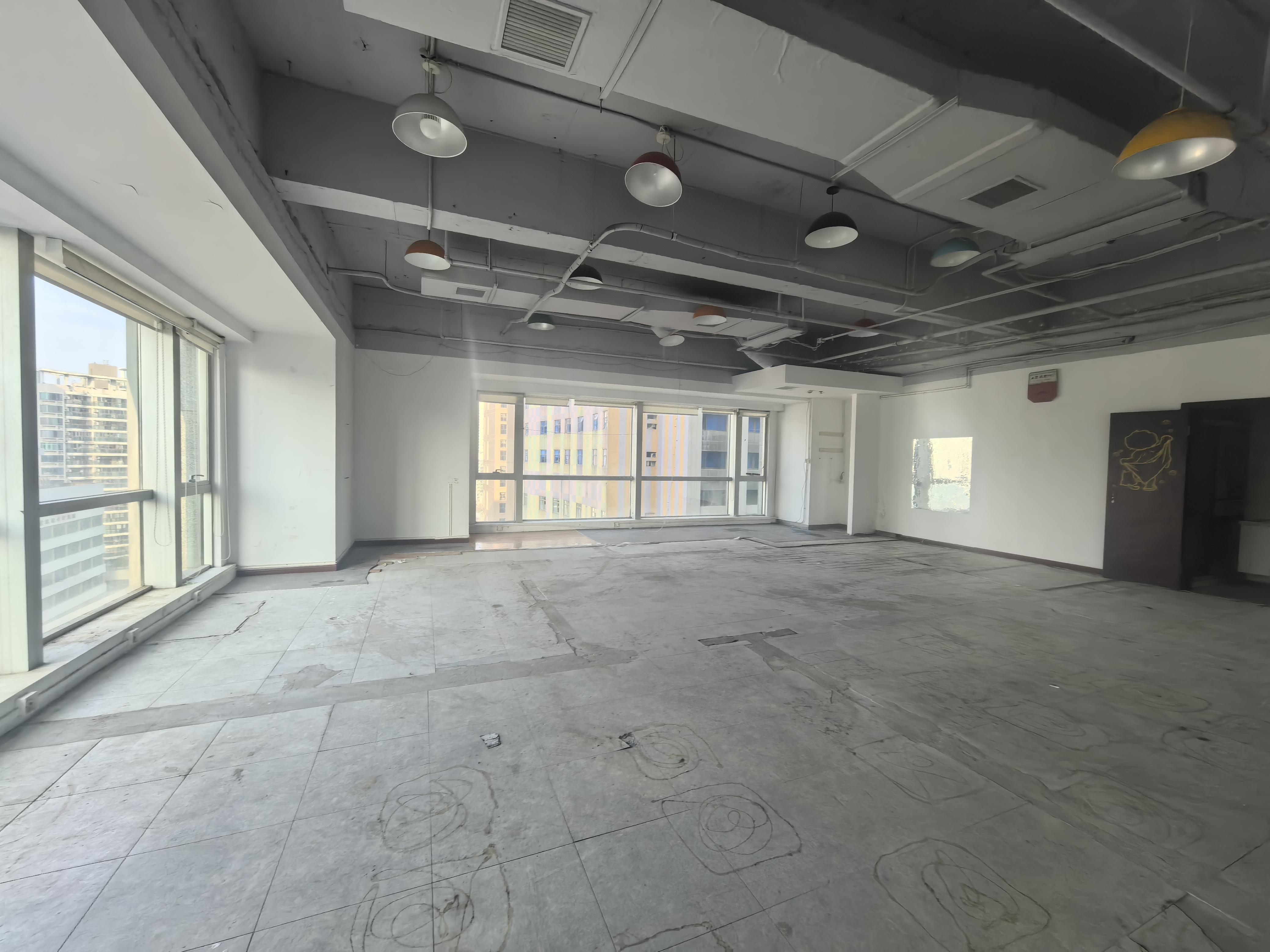 长寿路财富时代大厦166平米写字楼出租