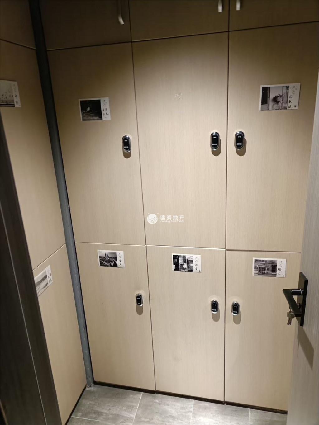 南京西路振安广场（恒安大厦）204平米写字楼出租