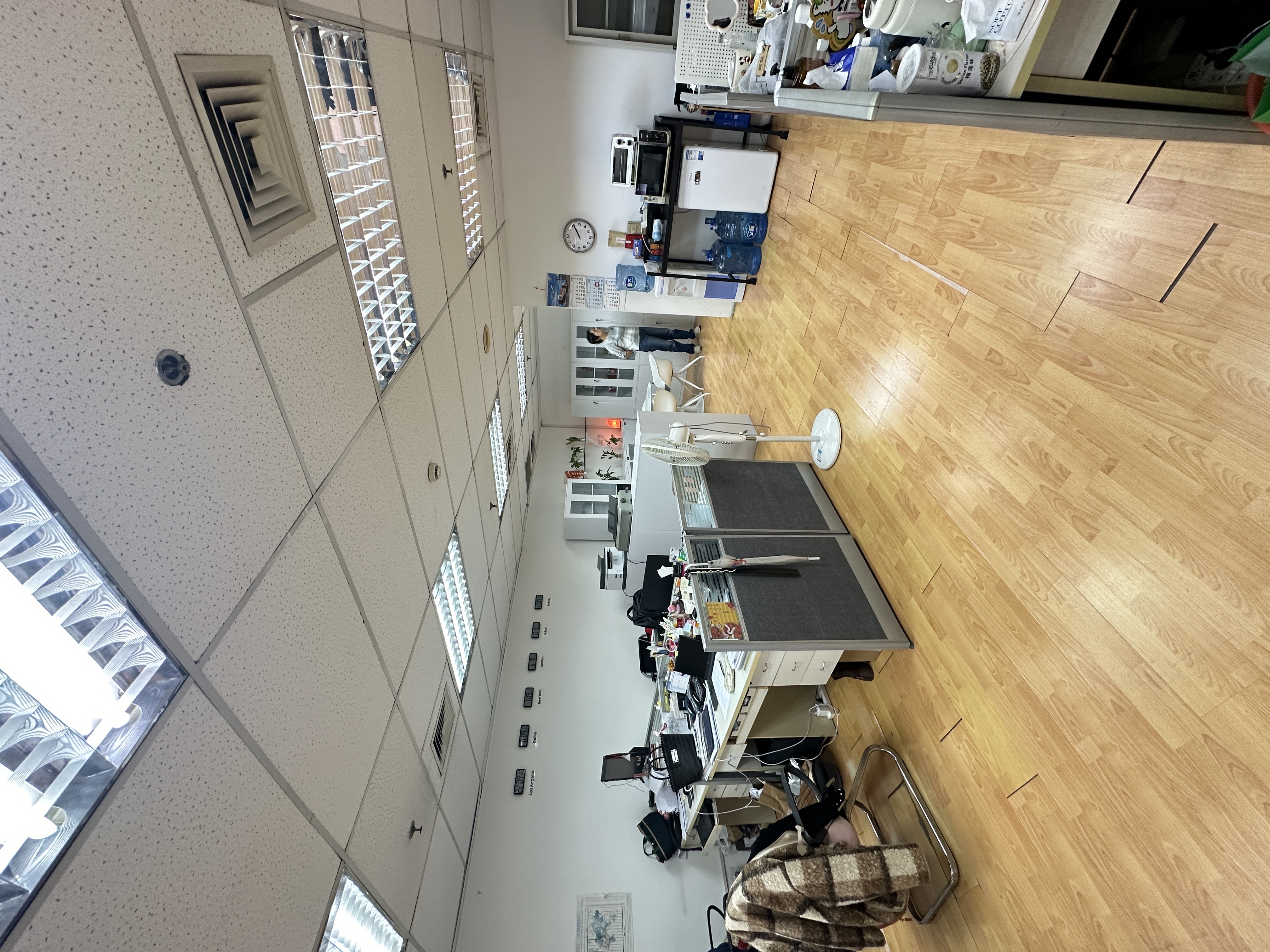 临平路上海商贸大厦108平米写字楼出租