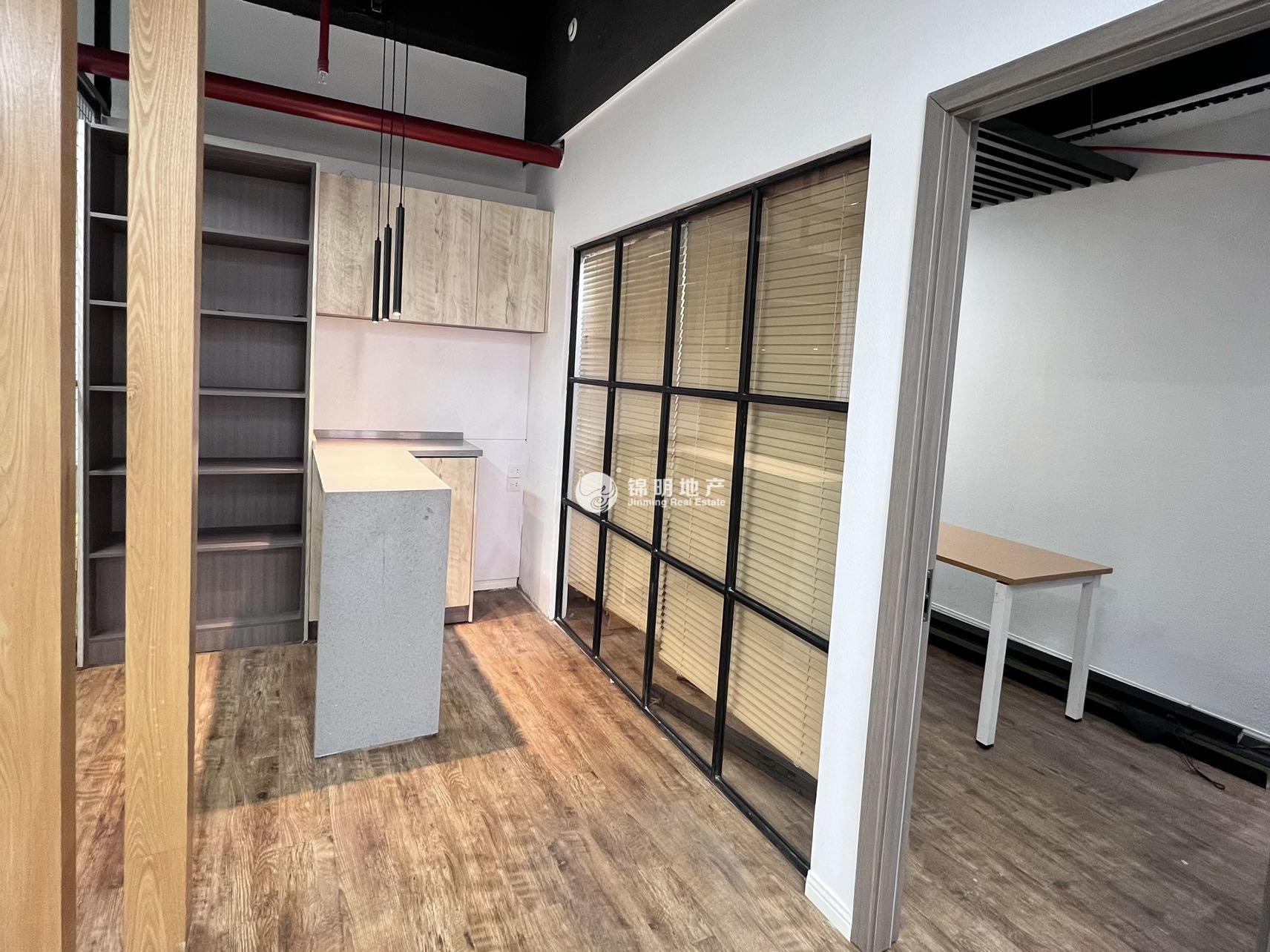 德必运动LOFT二期Y街区220平米写字楼出租