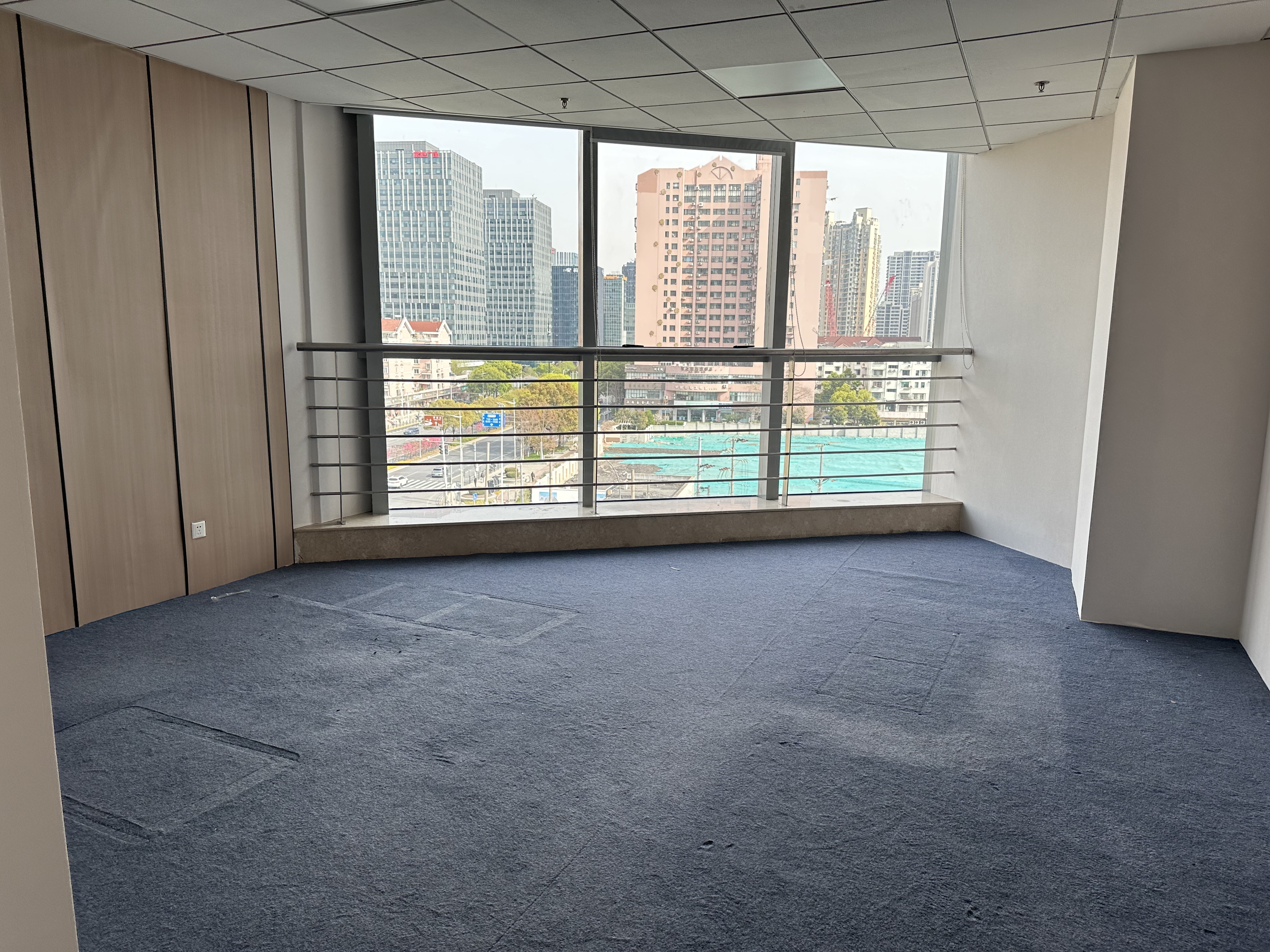临平路合生财富广场369平米写字楼出租