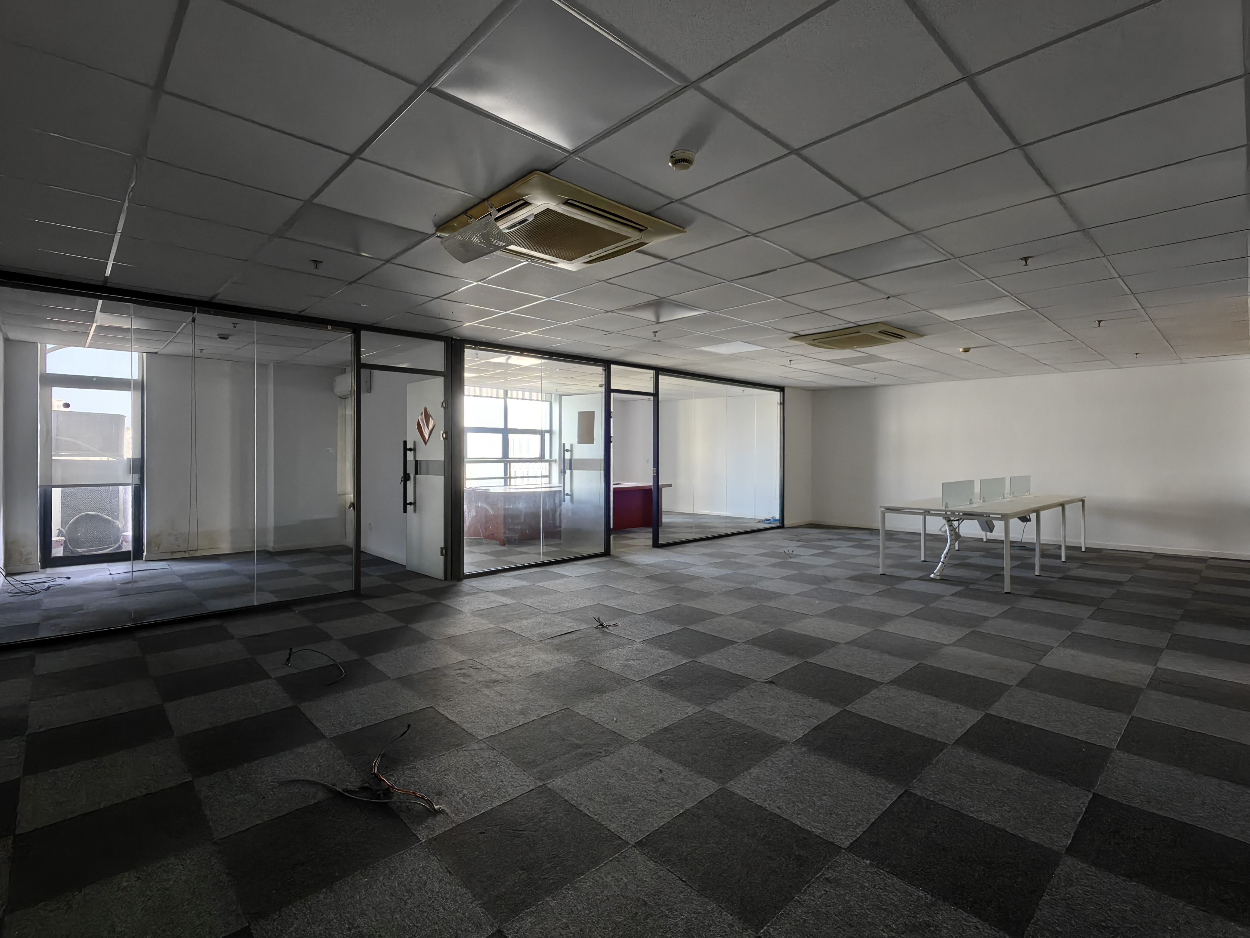 漕河泾莲花大厦289平米写字楼出租