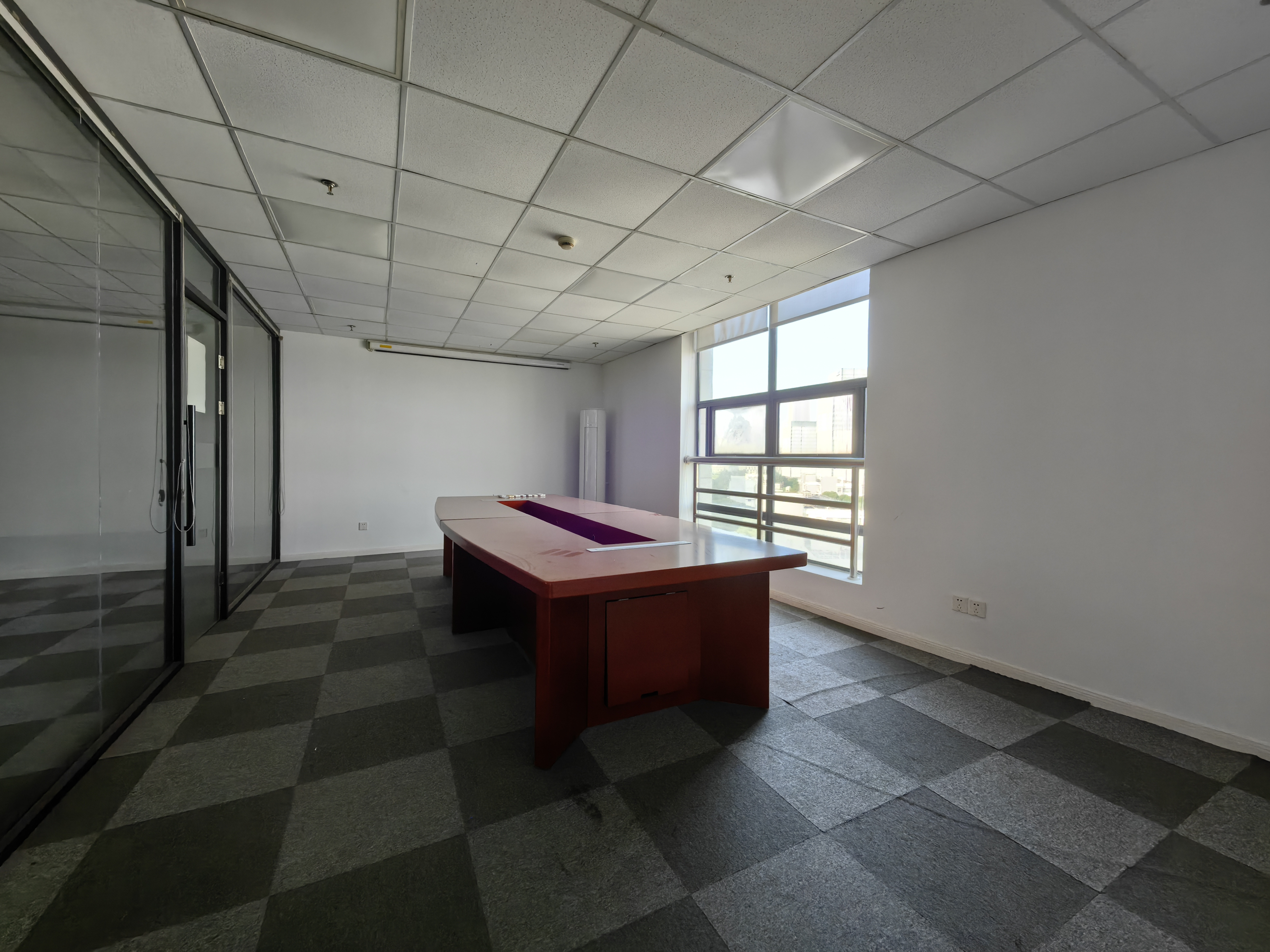 漕河泾莲花大厦289平米写字楼出租