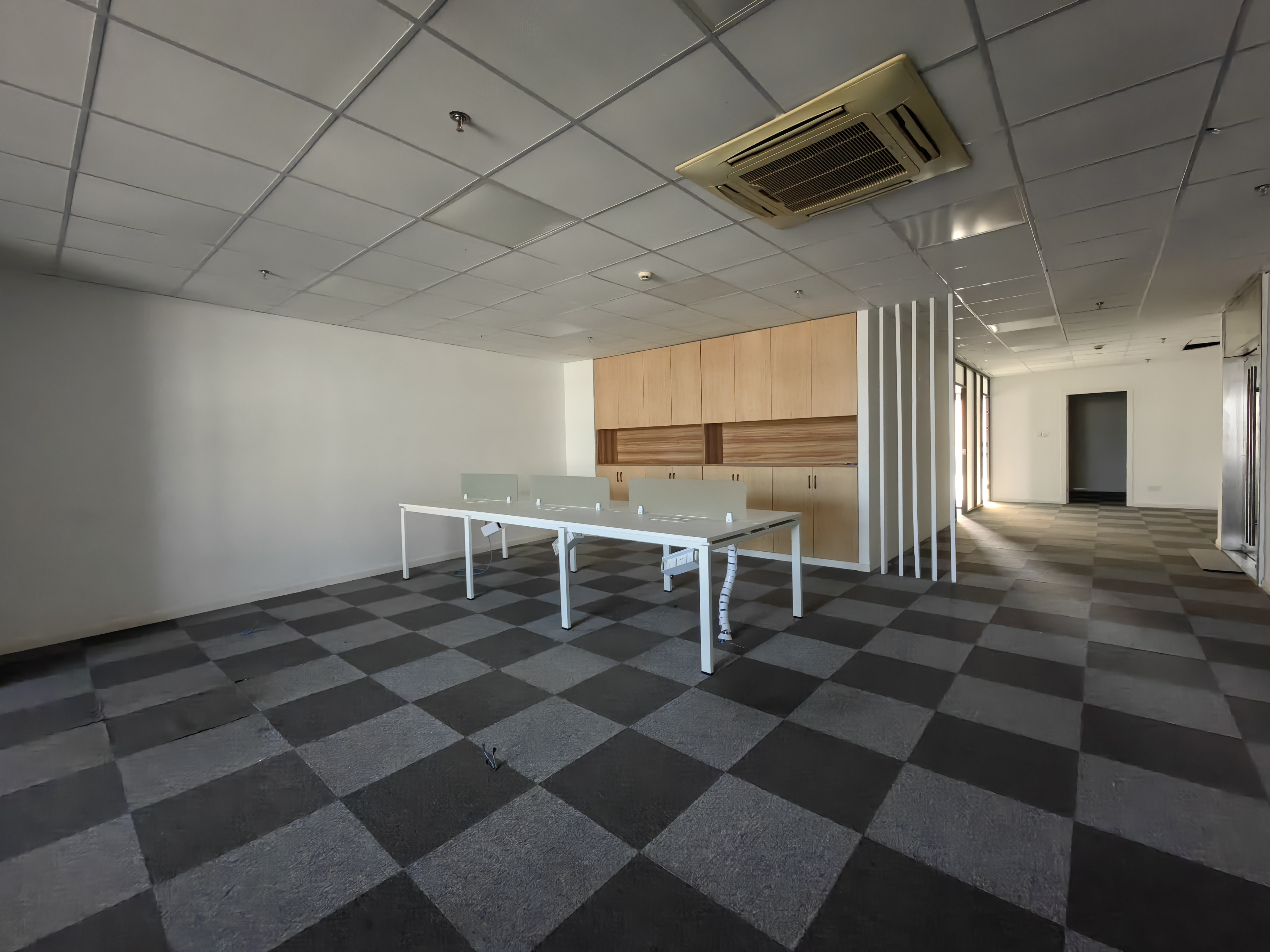 漕河泾莲花大厦289平米写字楼出租