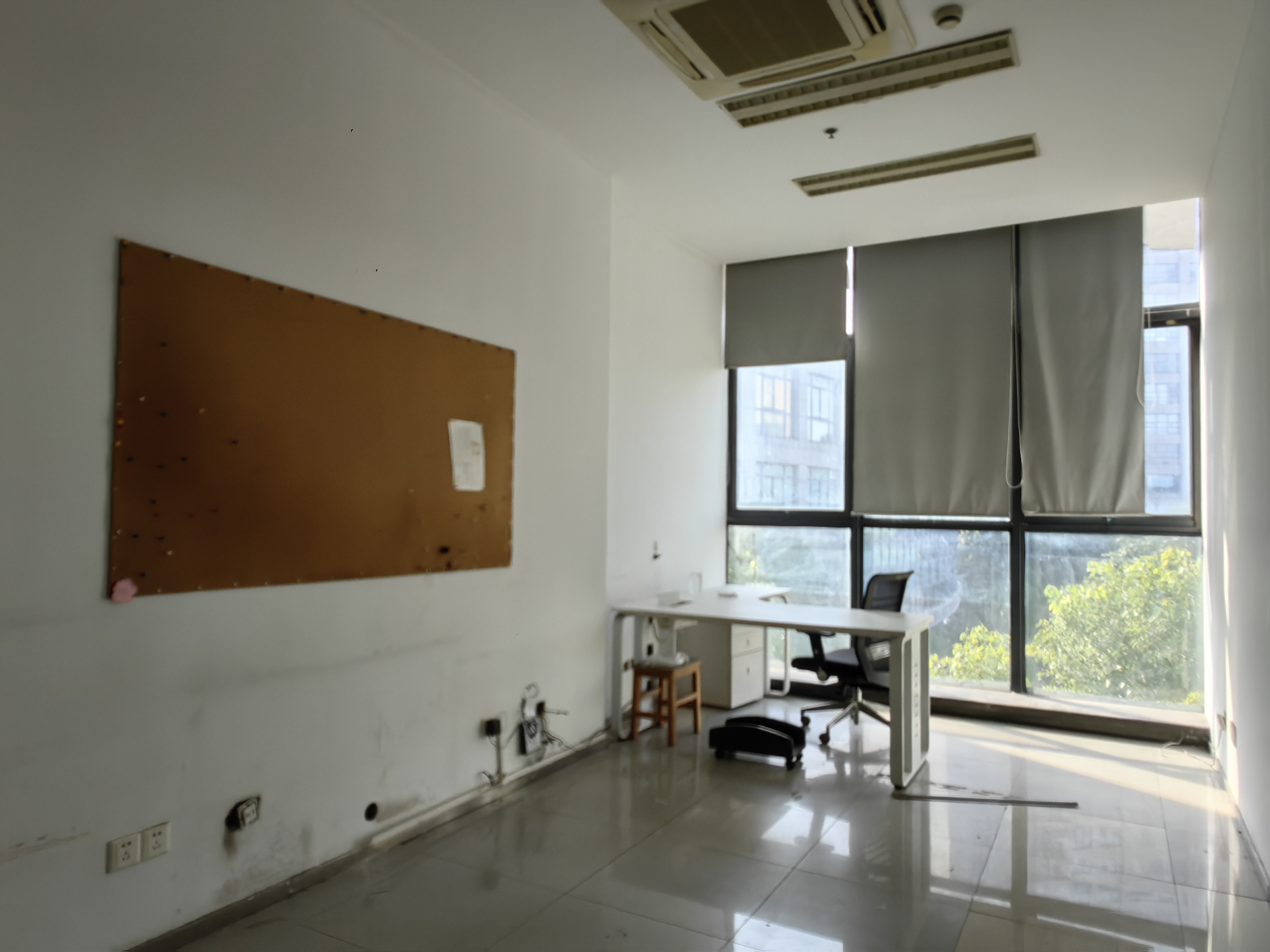 漕河泾莲花大厦661平米写字楼出租