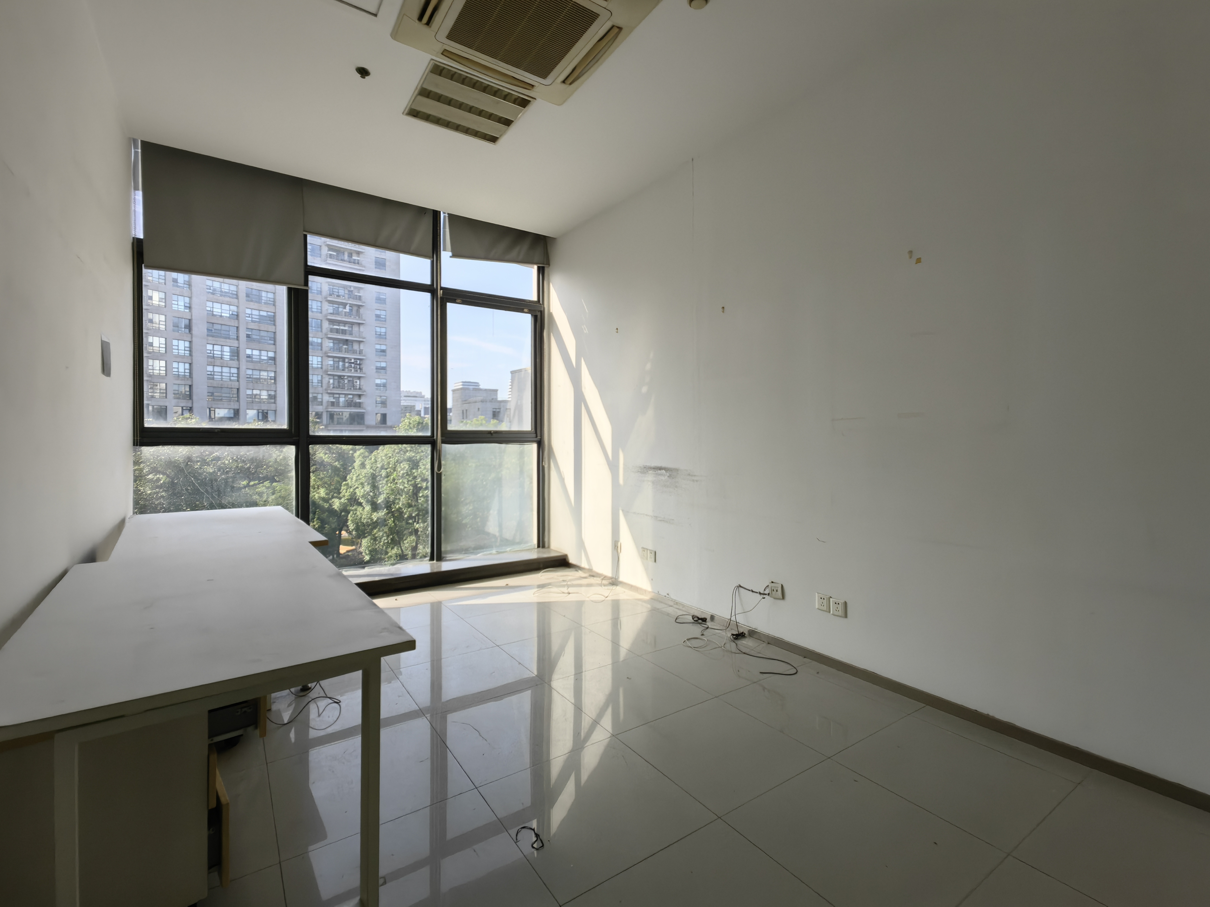 漕河泾莲花大厦661平米写字楼出租