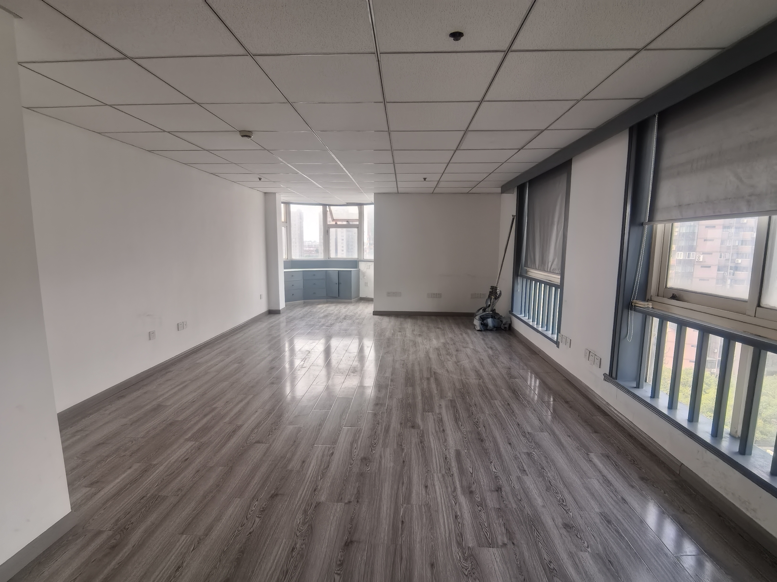 古北万科广场101平米写字楼出租