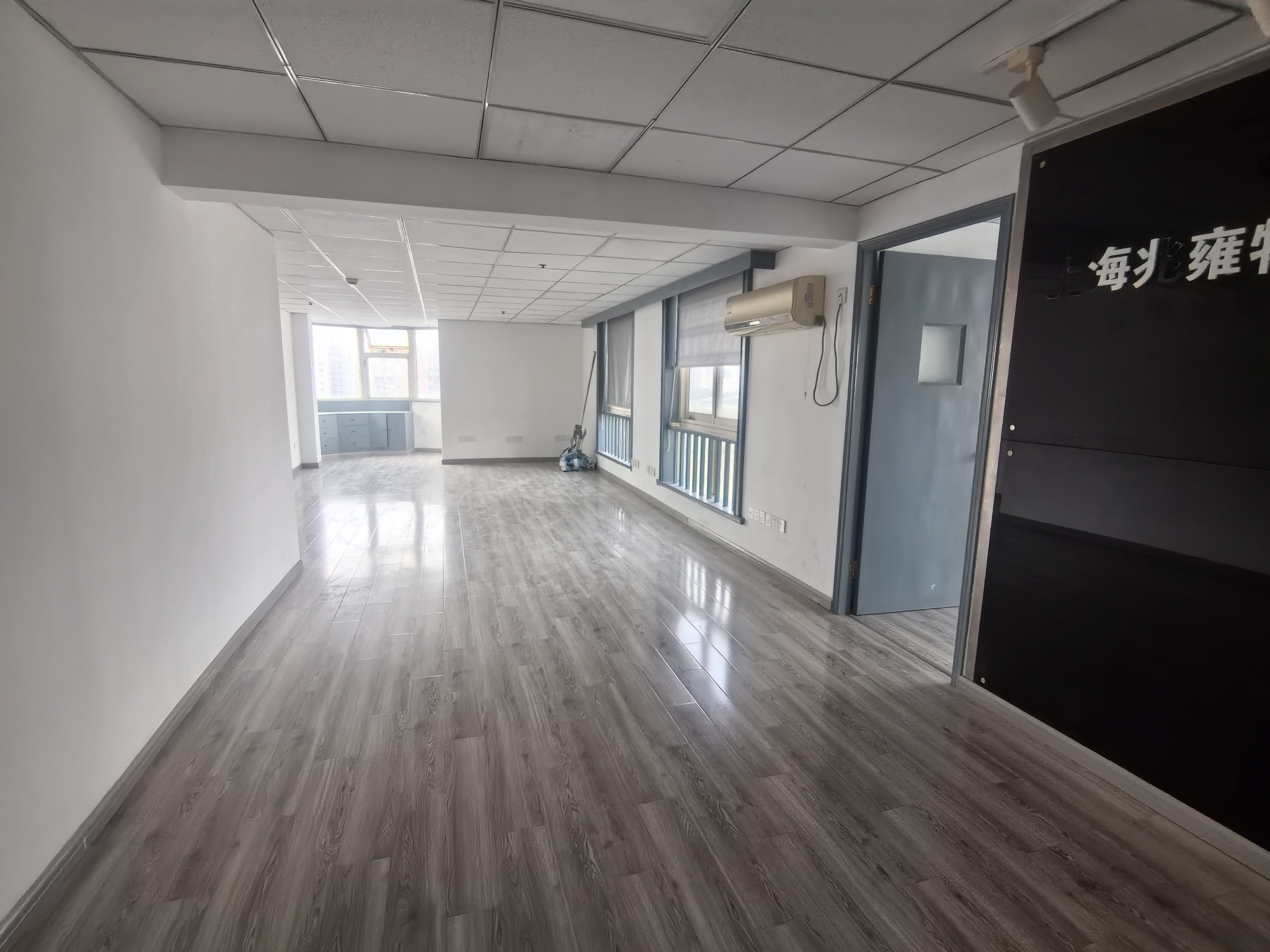 古北万科广场101平米写字楼出租