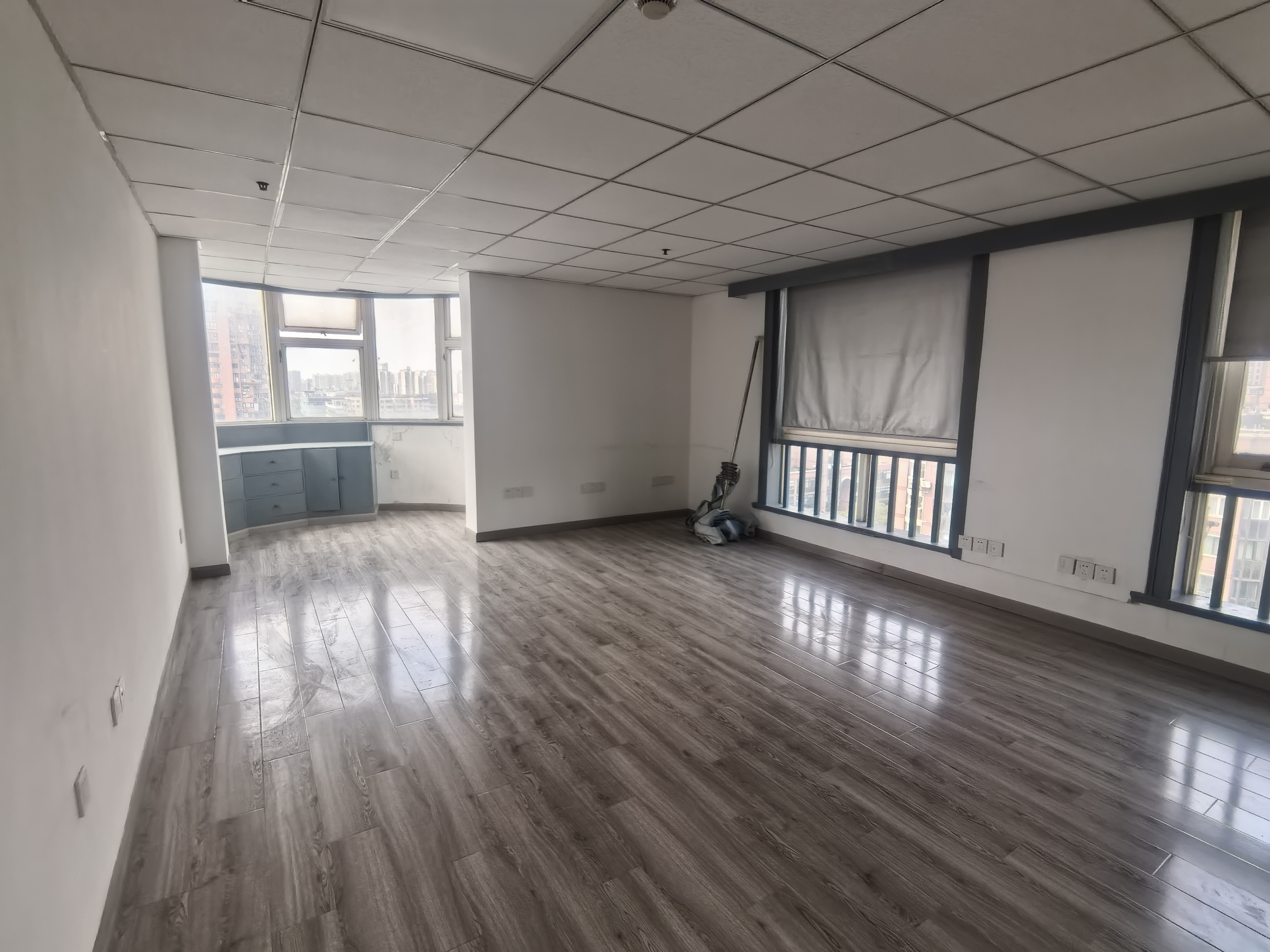 古北万科广场101平米写字楼出租