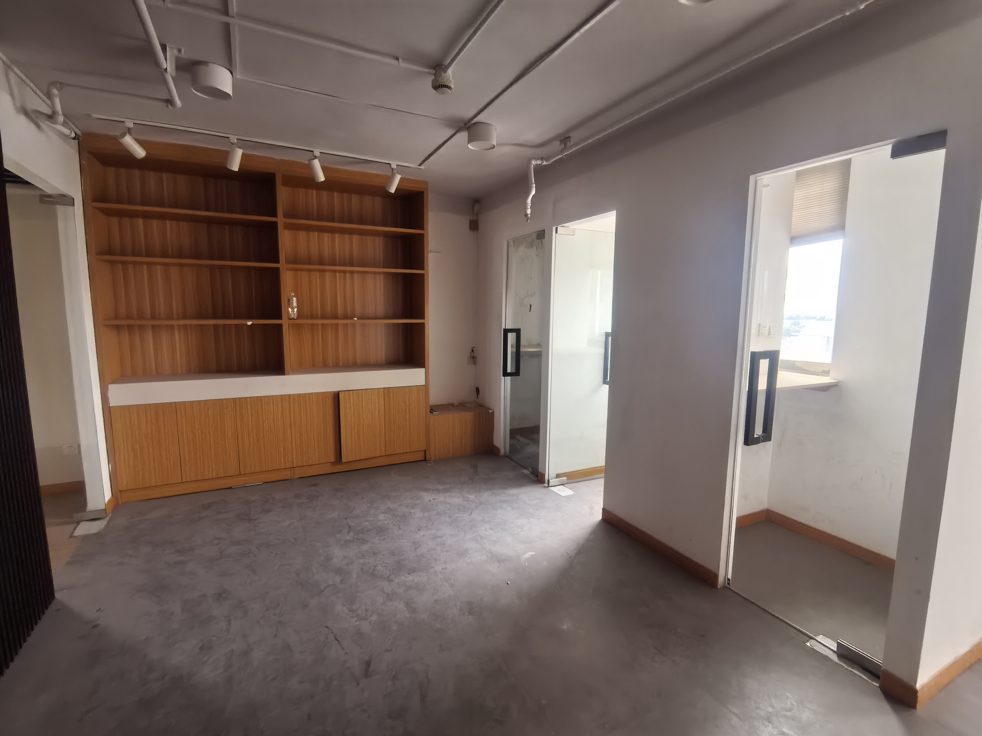 古北万科广场160平米写字楼出租