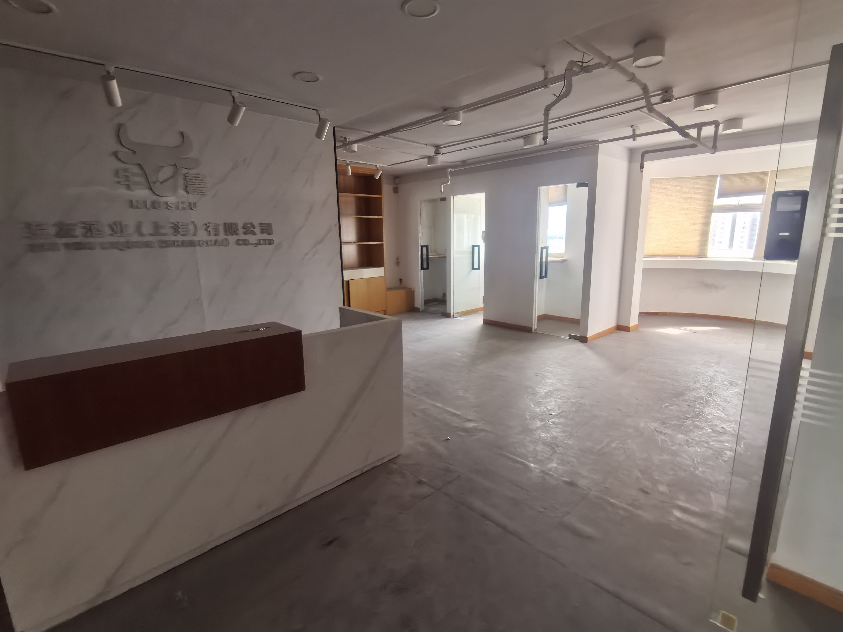 古北万科广场160平米写字楼出租