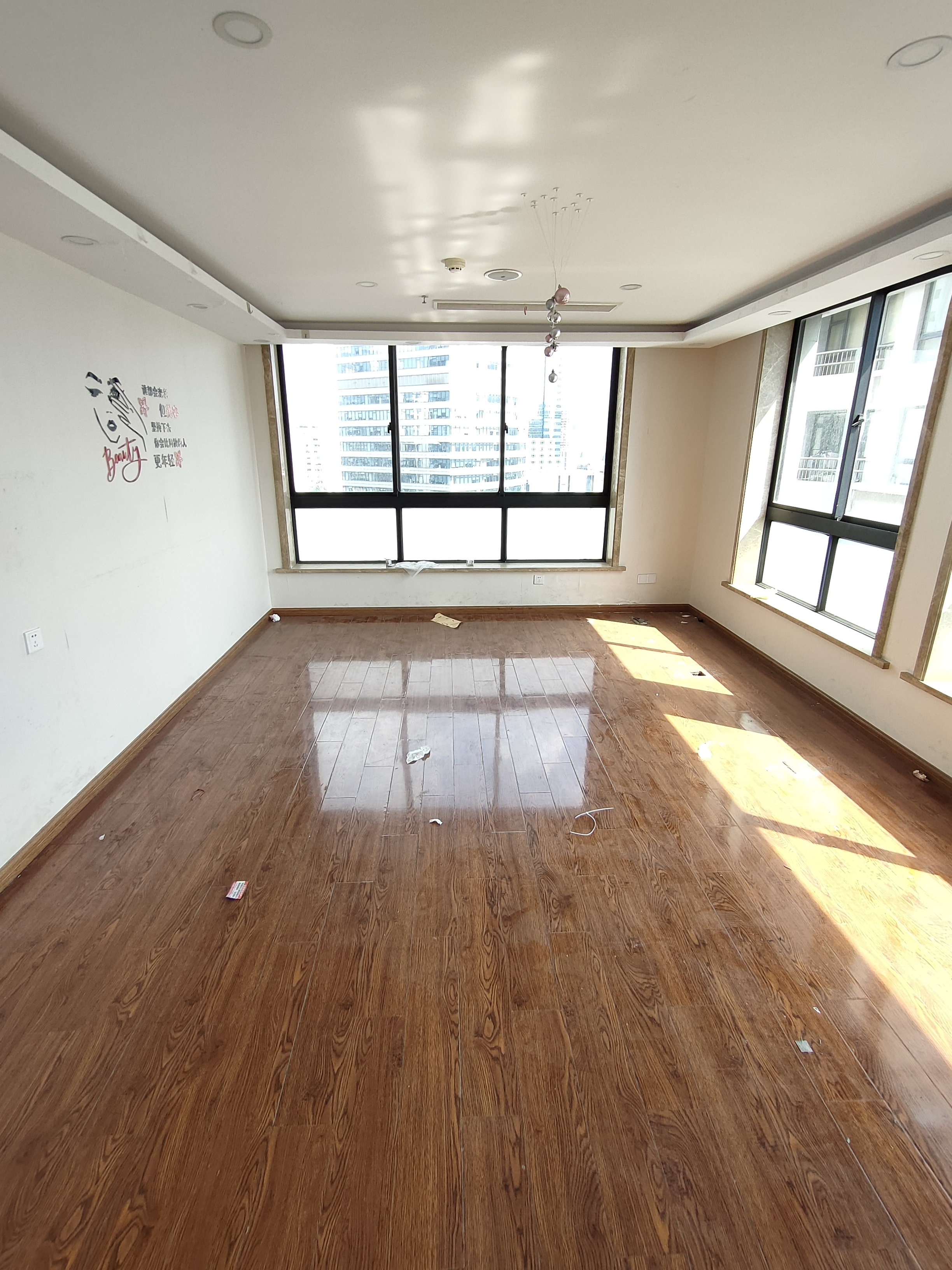 長壽路悅達(dá)國際大廈300平米寫字樓出租
