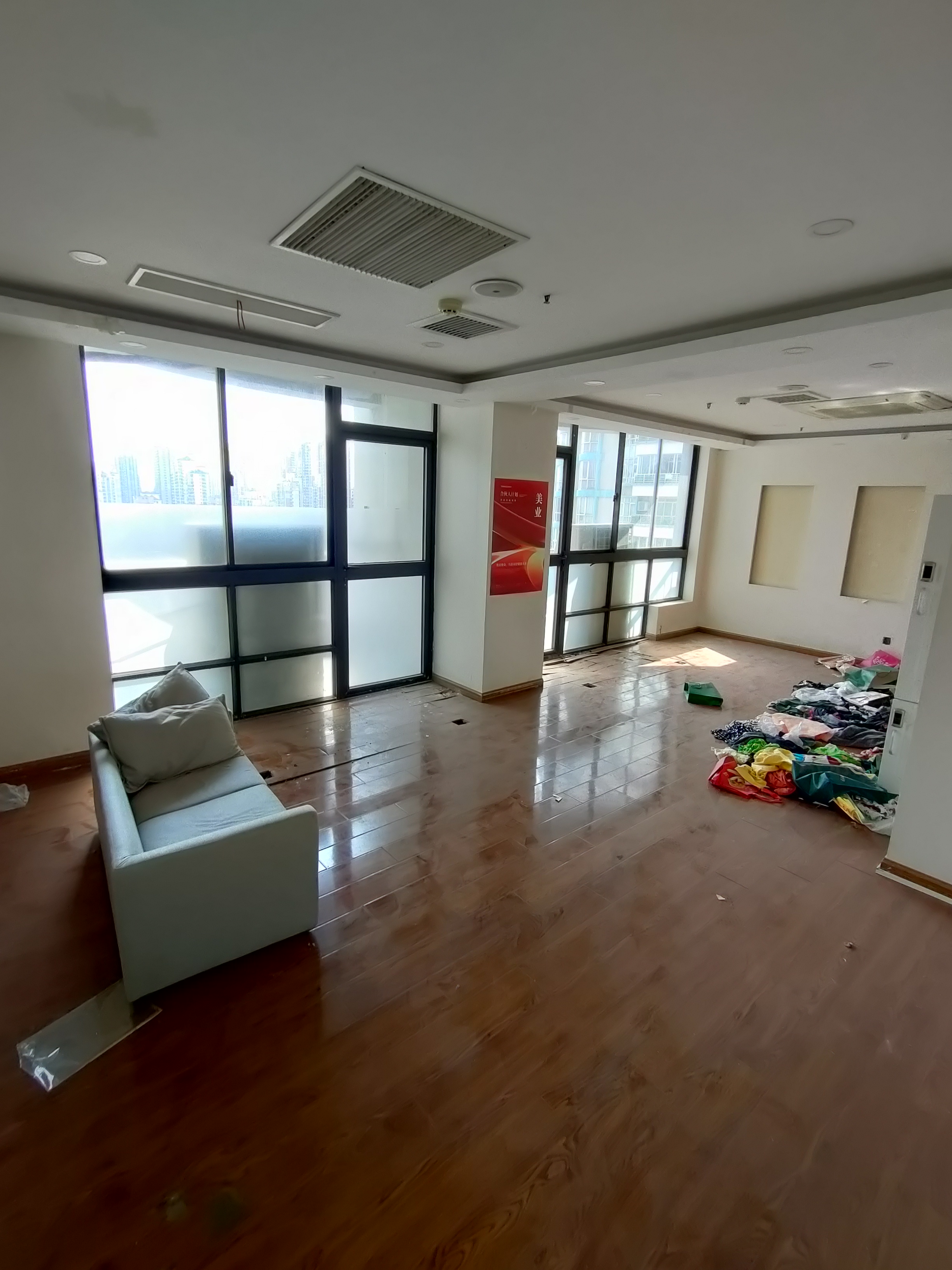 長壽路悅達(dá)國際大廈300平米寫字樓出租