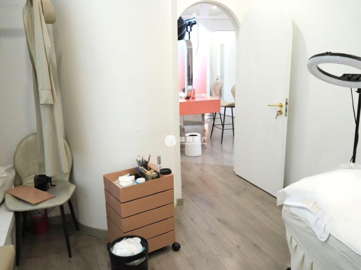 静安寺环球世界大厦117平米写字楼出租