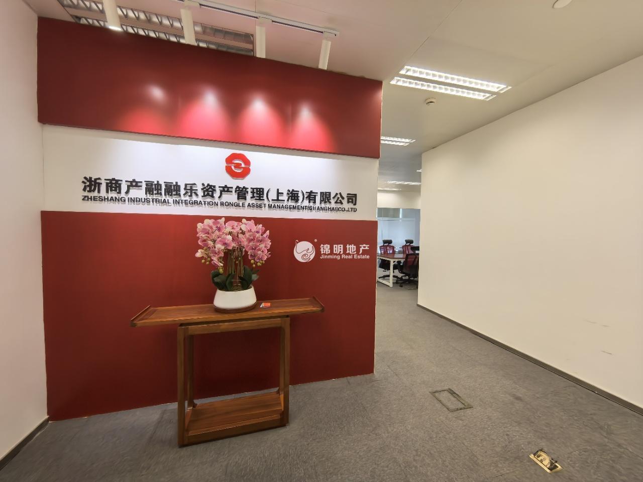 龙华上海绿地中心一期154平米写字楼出租
