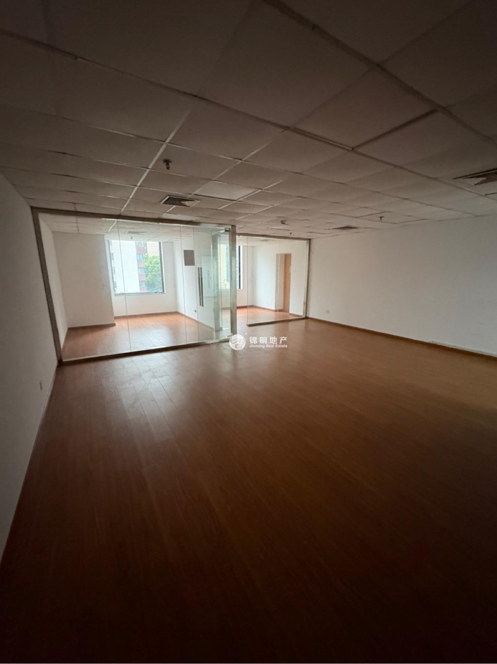 临平路上海商贸大厦108平米写字楼出租