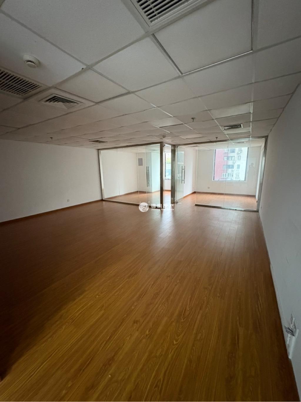 临平路上海商贸大厦108平米写字楼出租