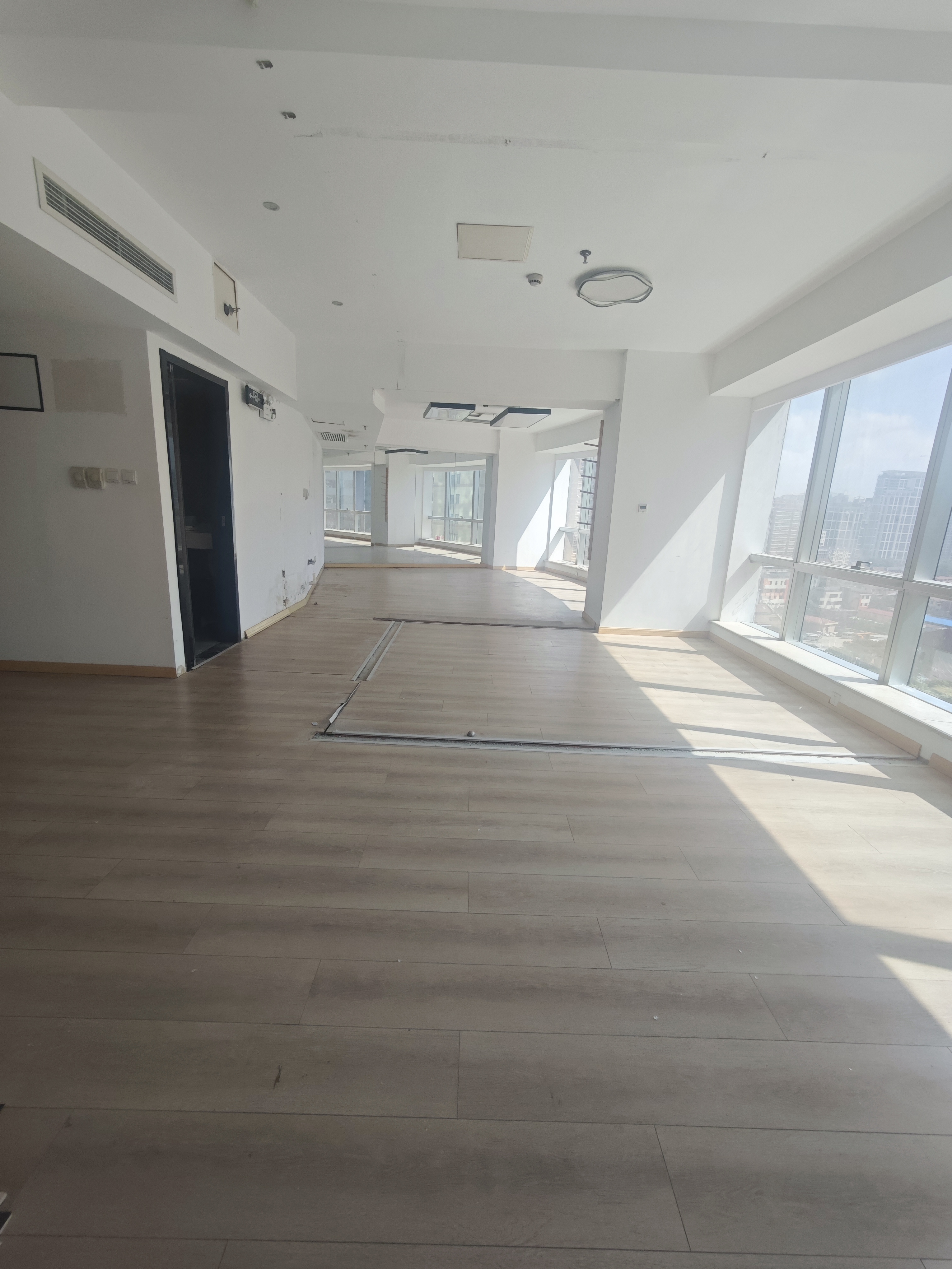 四川北路福德广场131平米写字楼出租