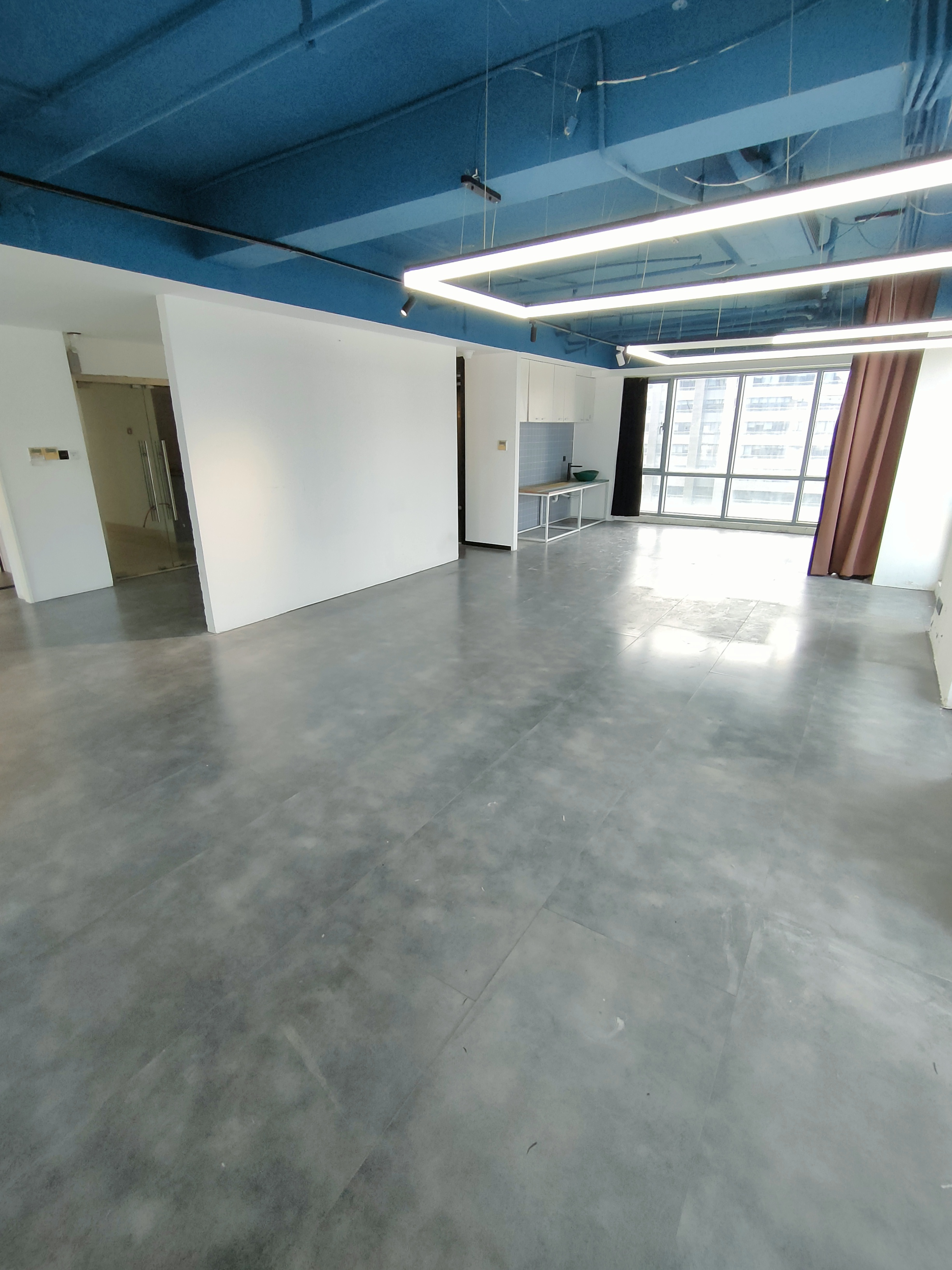 长风国盛中心222平米写字楼出租