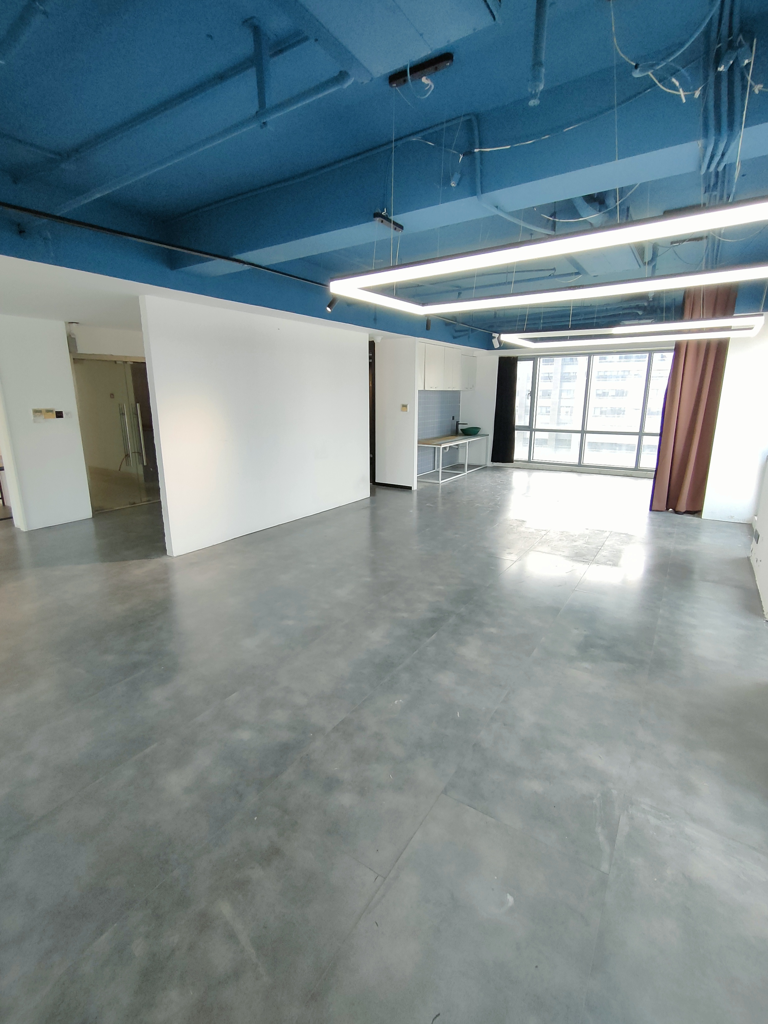 长风国盛中心222平米写字楼出租