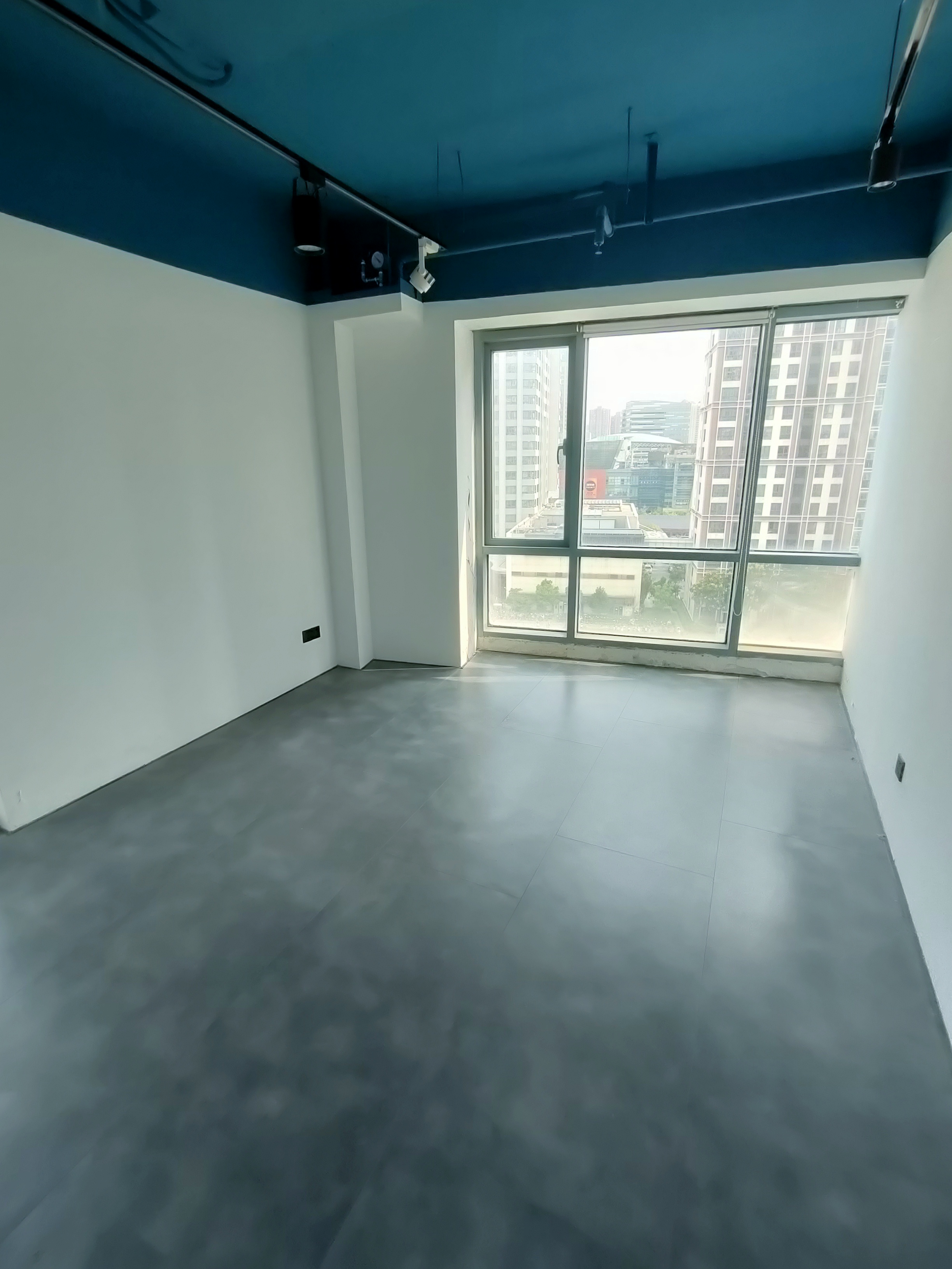 长风国盛中心222平米写字楼出租