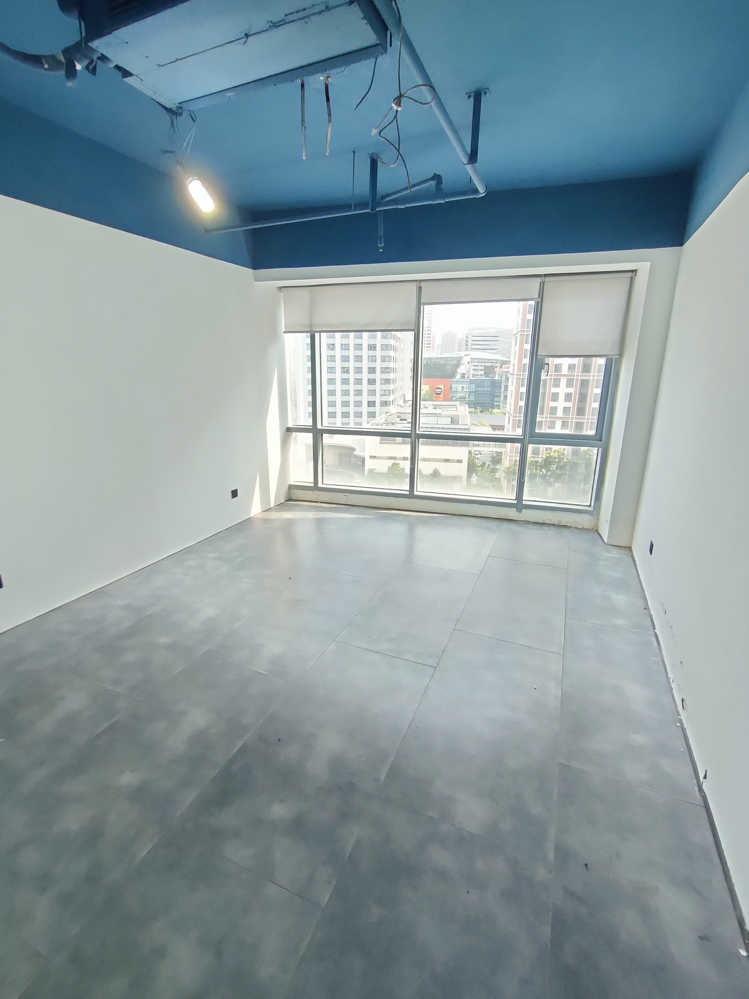 长风国盛中心222平米写字楼出租