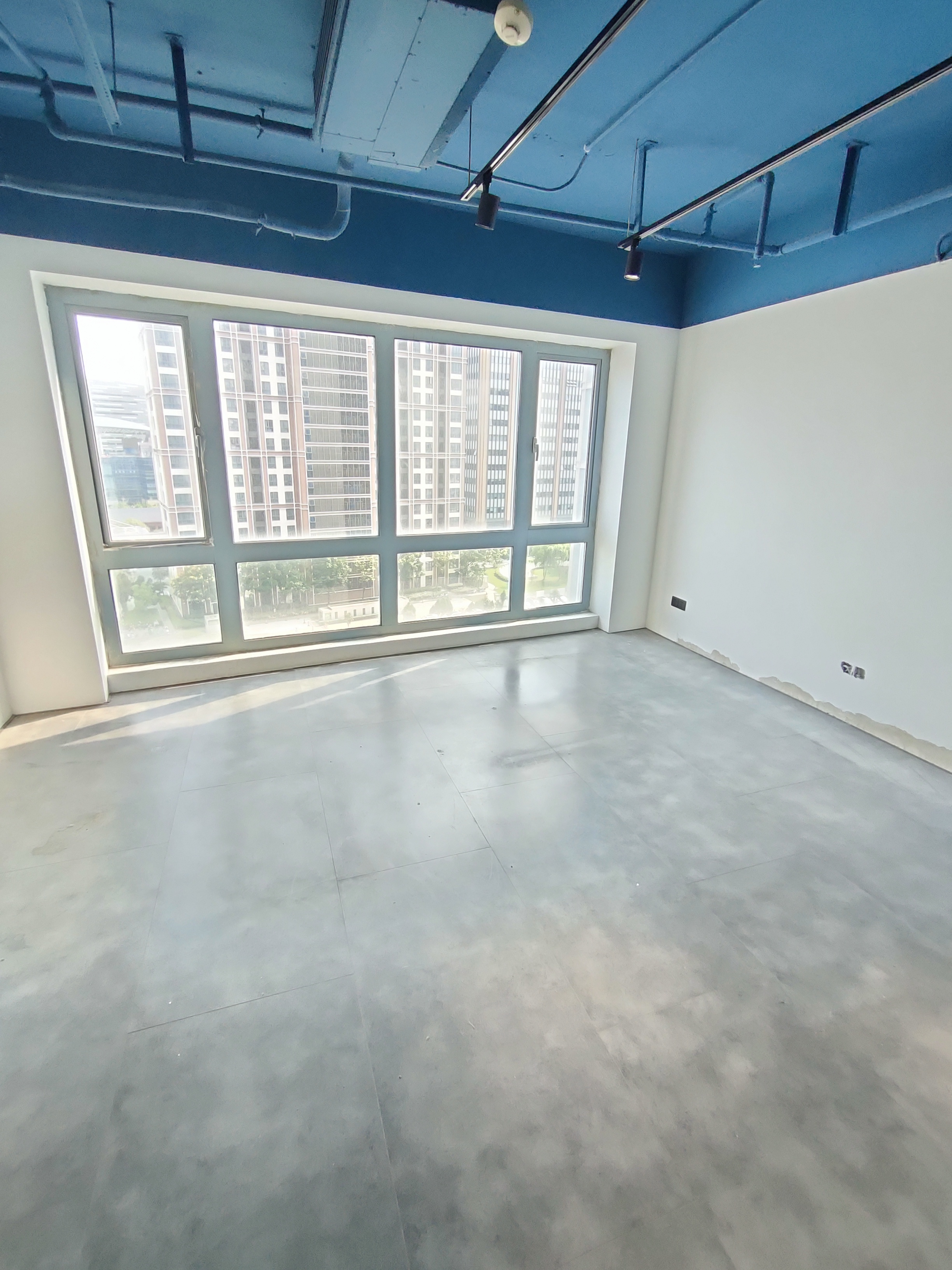 长风国盛中心222平米写字楼出租