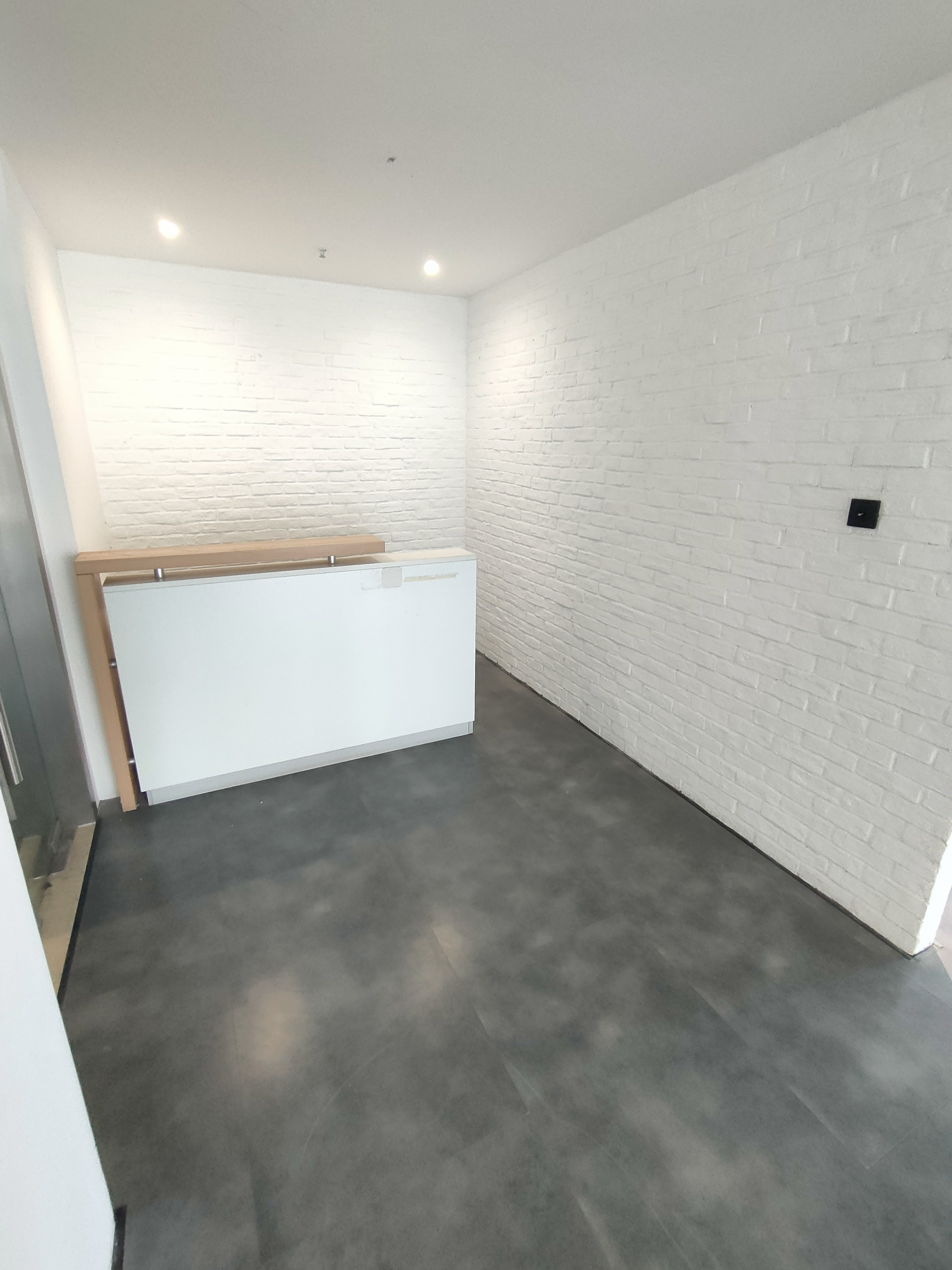 长风国盛中心222平米写字楼出租