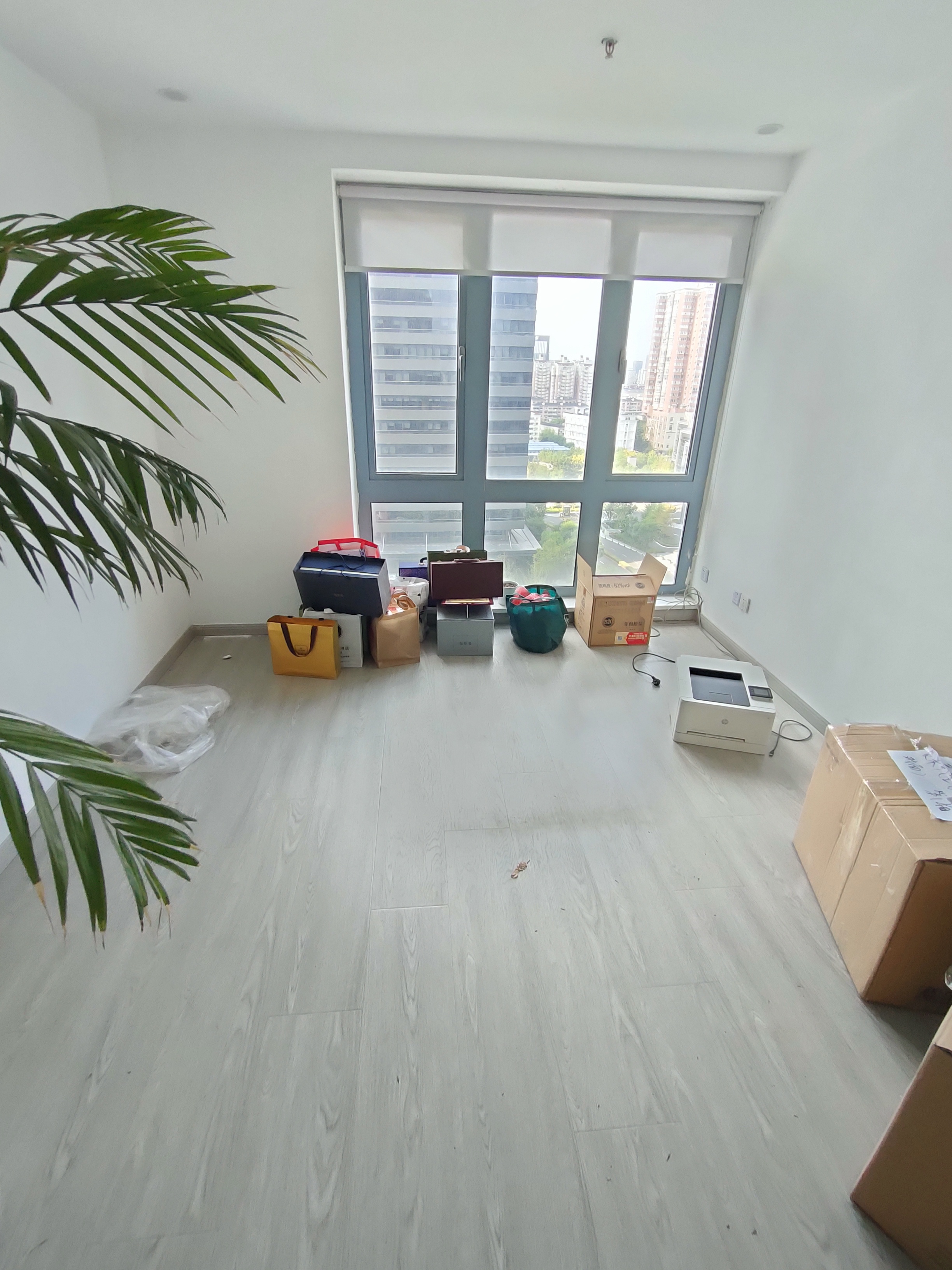 长风国盛中心220平米写字楼出租