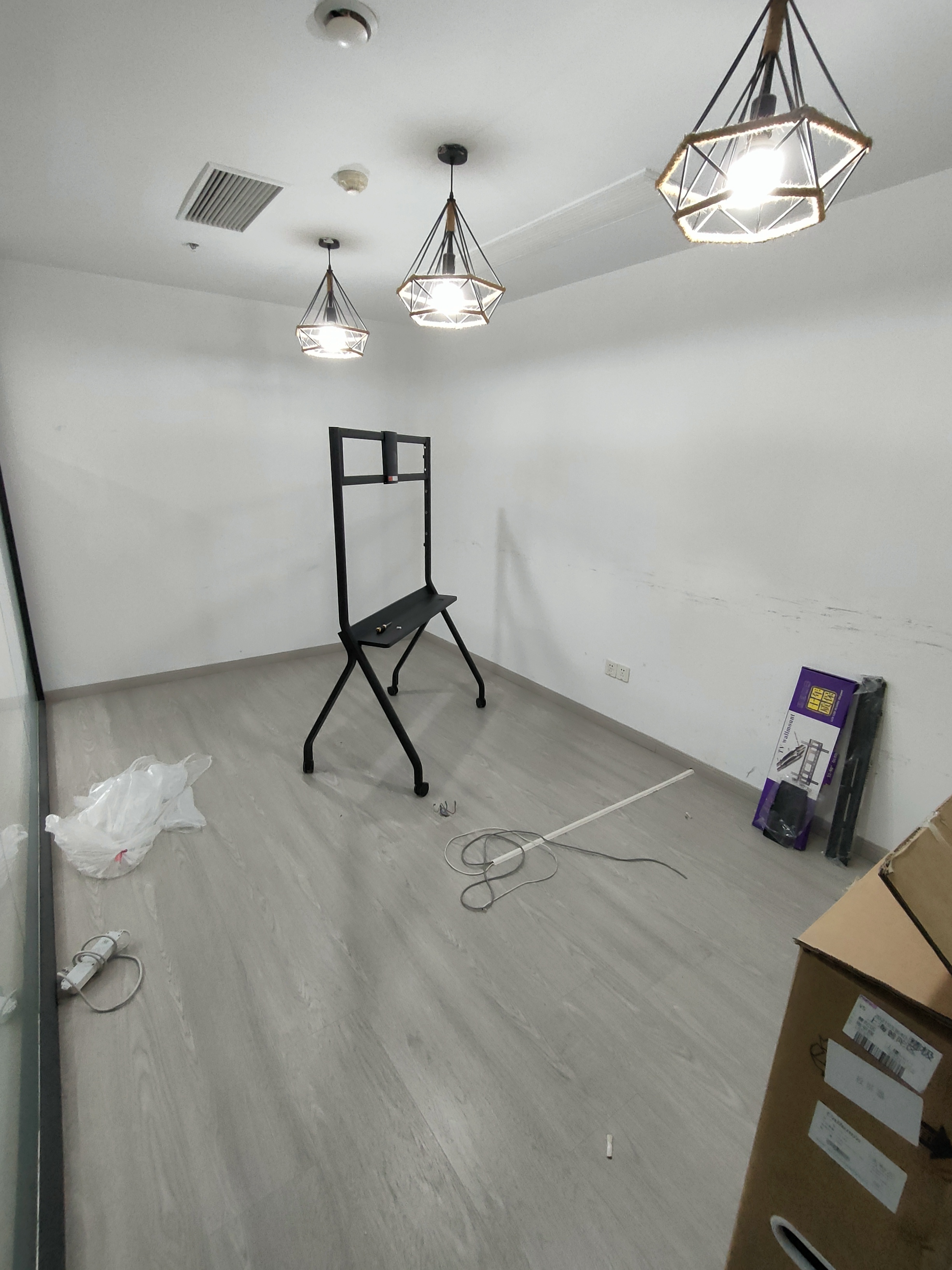 长风国盛中心220平米写字楼出租