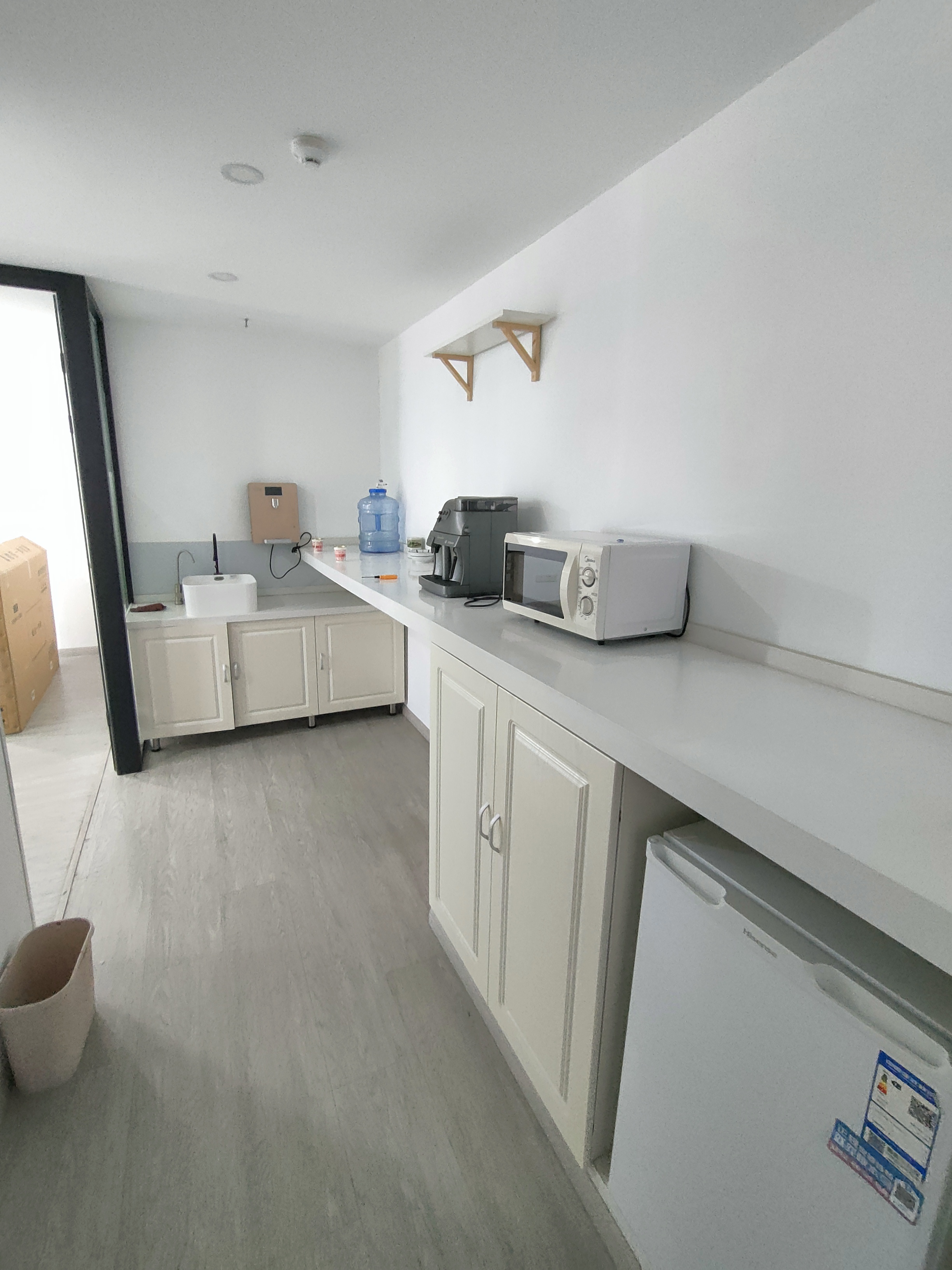 长风国盛中心220平米写字楼出租