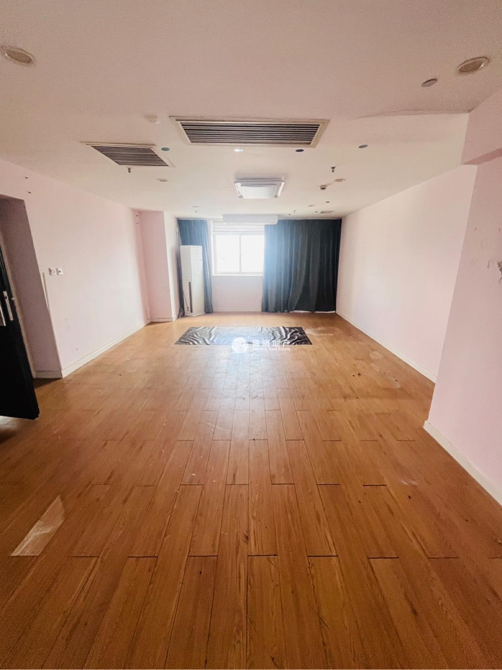 南京西路和一大厦310平米写字楼出租