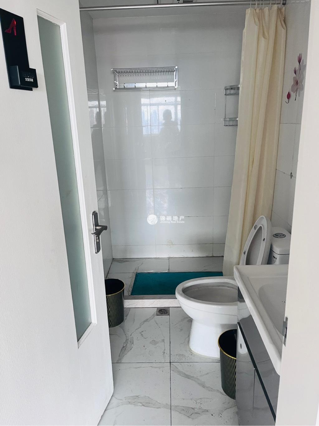 南京西路和一大厦310平米写字楼出租