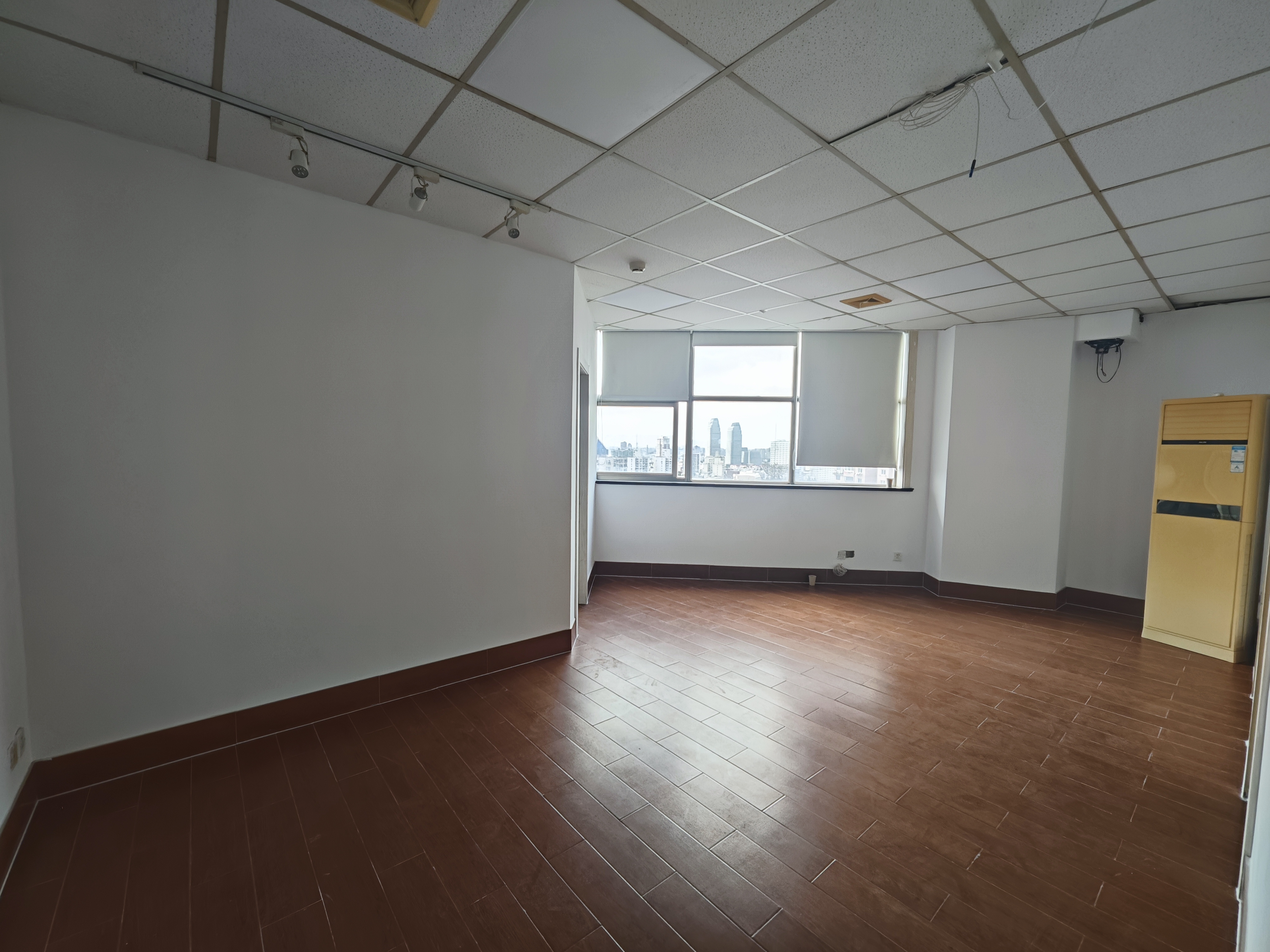 曹杨绿洲广场60平米写字楼出租