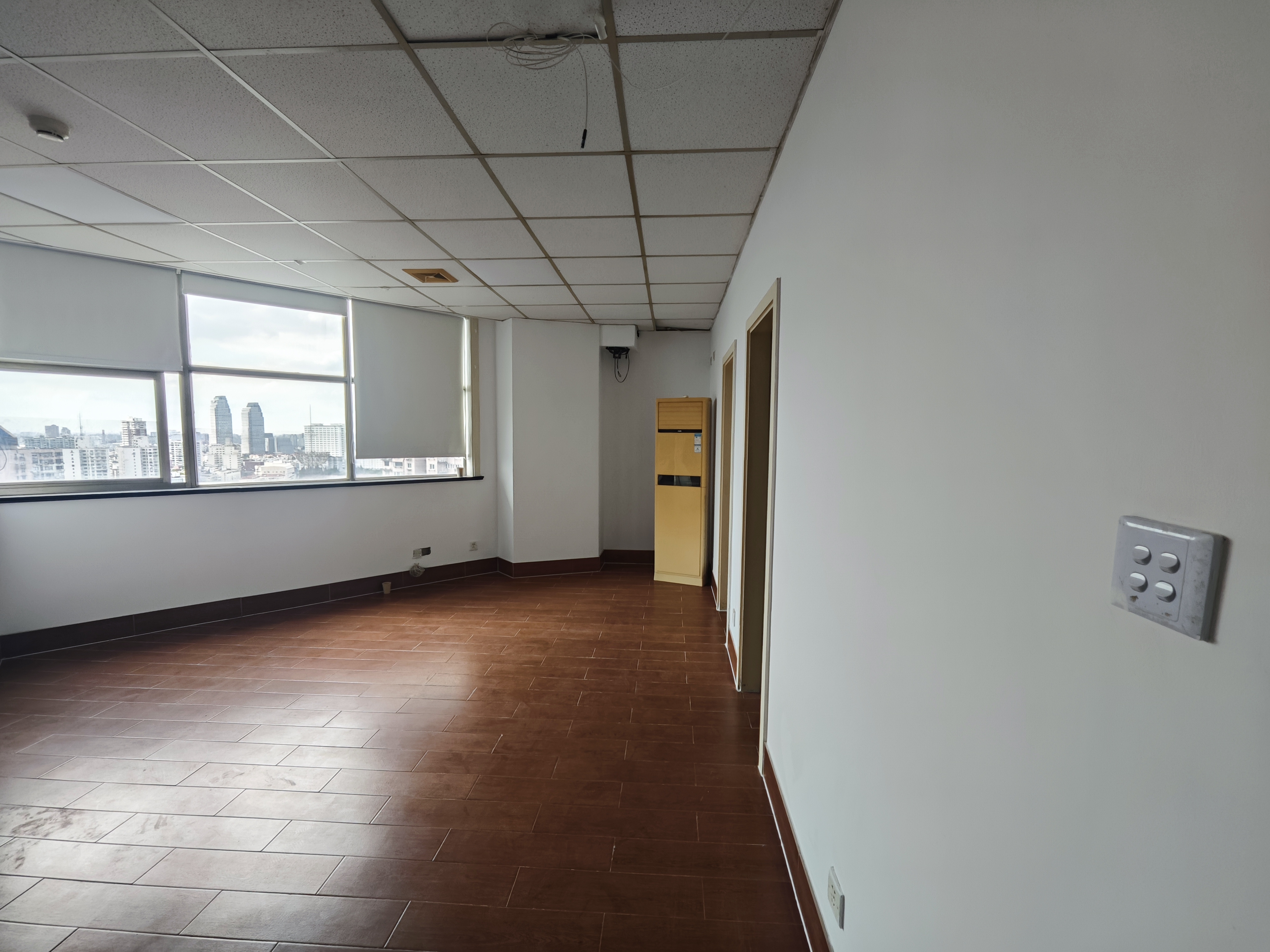 曹杨绿洲广场60平米写字楼出租