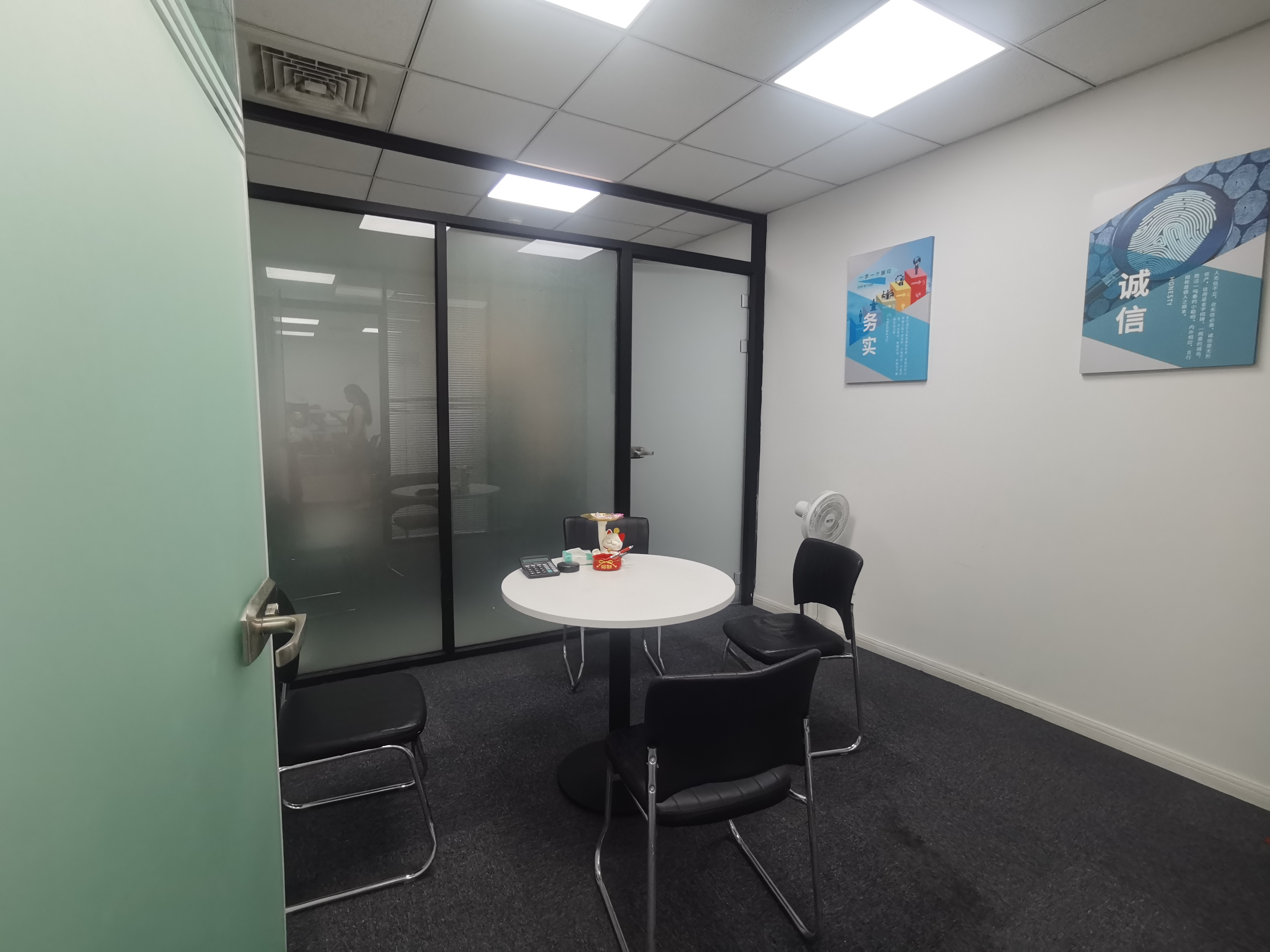 陆家嘴世界广场220平米写字楼出租