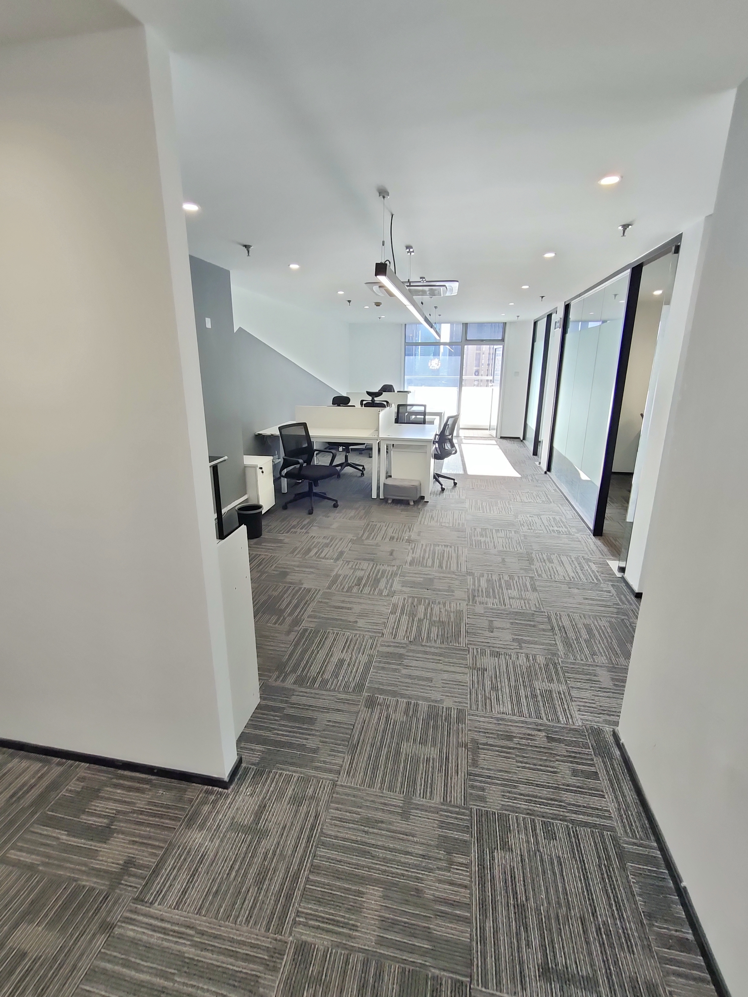 淮海中路淮海中华大厦57平米写字楼出租