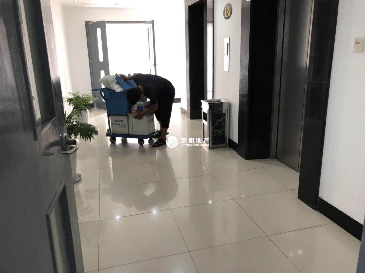 老西门安基大厦131平米写字楼出租