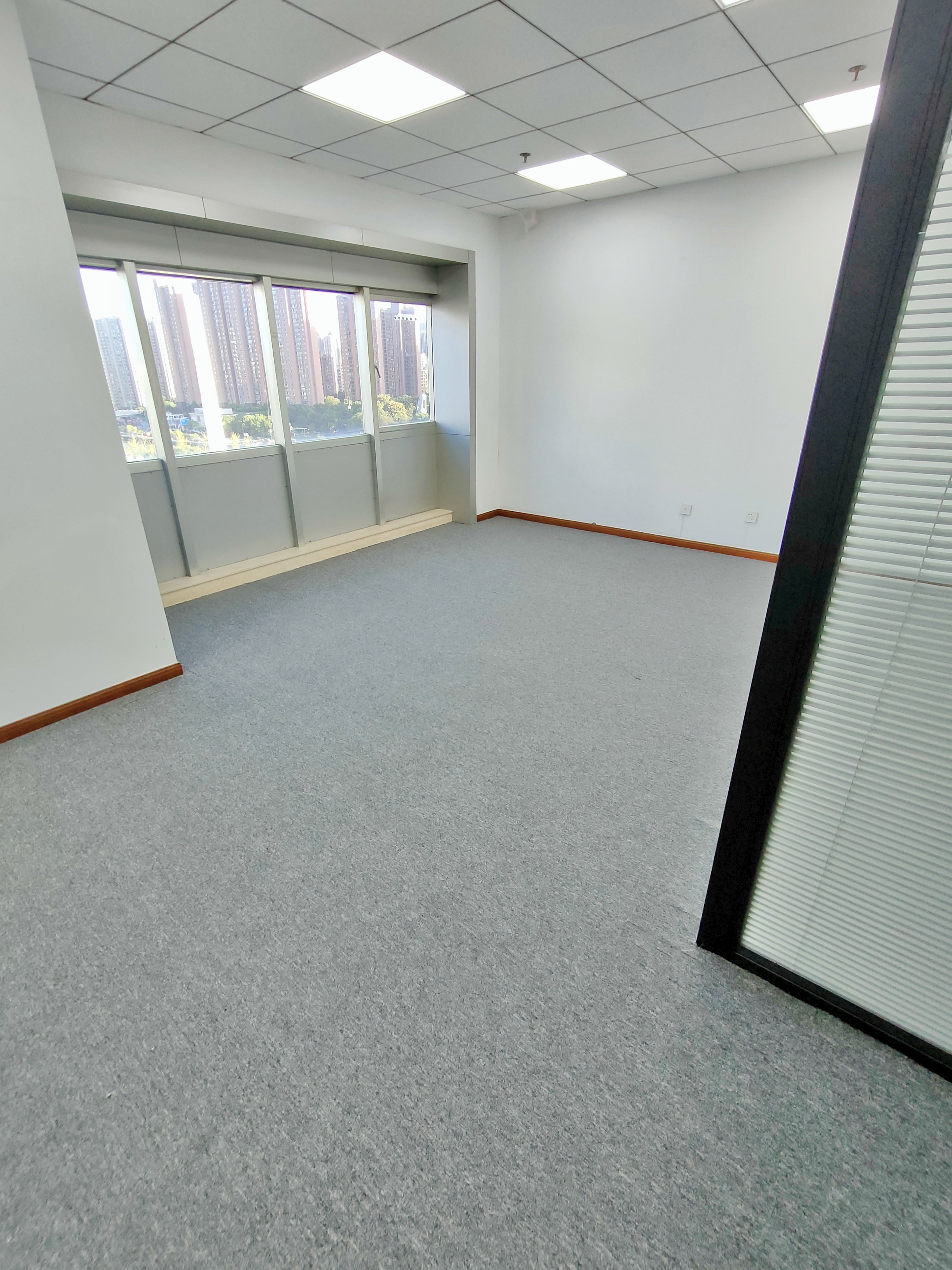 长风北岸长风120平米写字楼出租