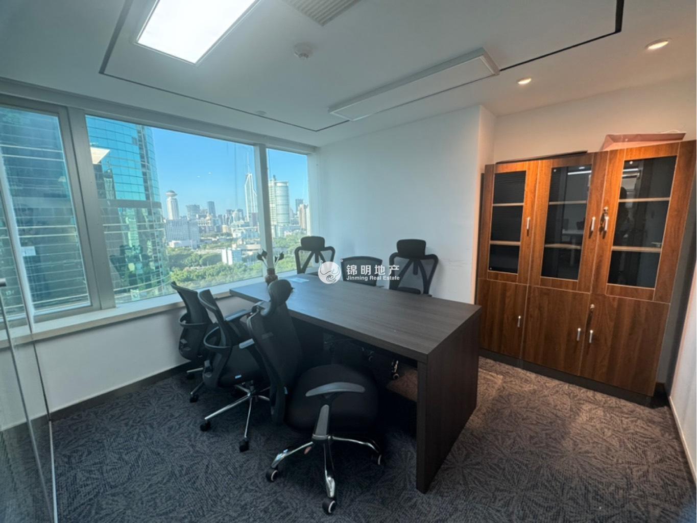 淮海中路香港广场131平米写字楼出租