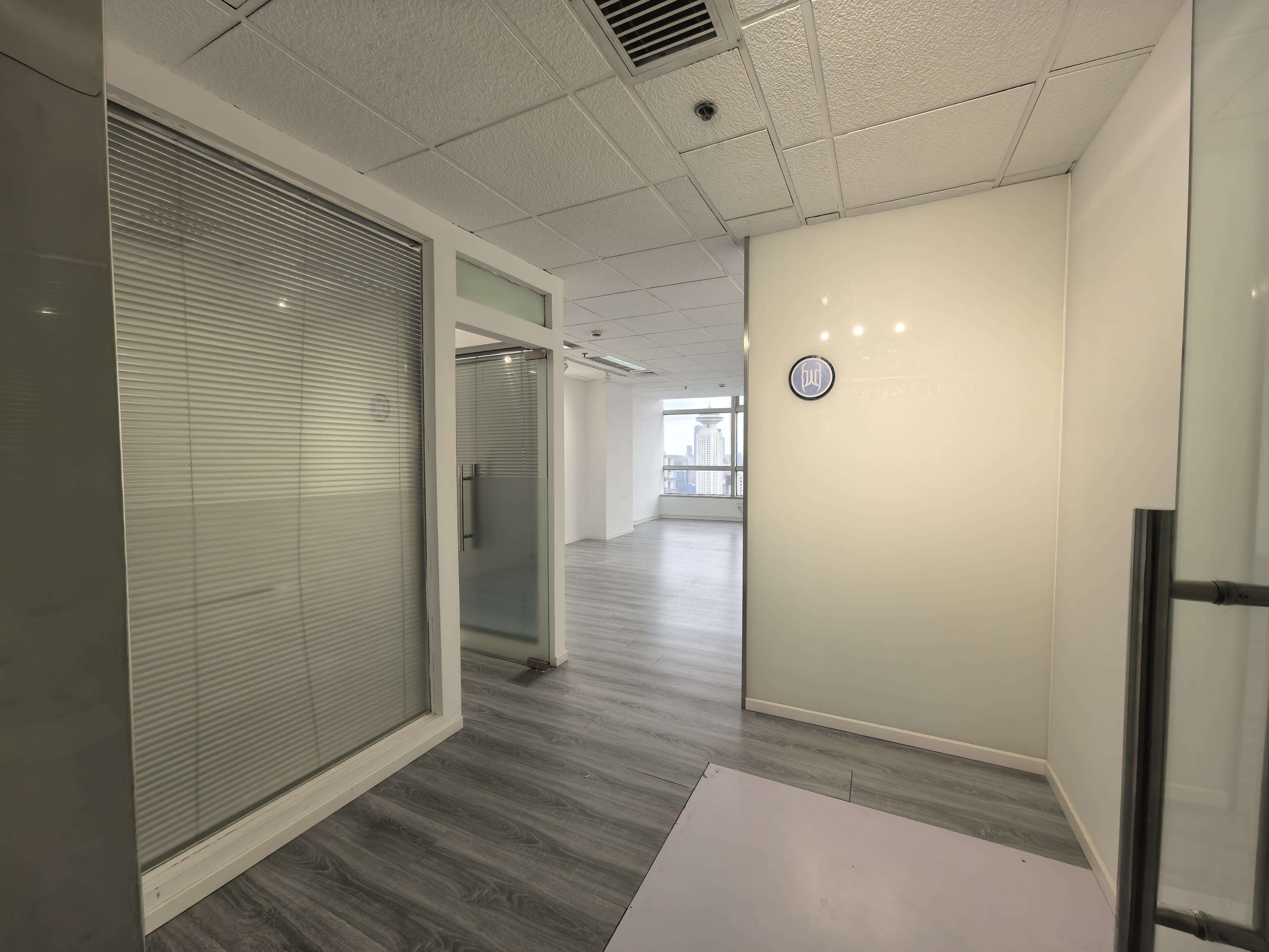 南京西路仲益大厦74平米写字楼出租