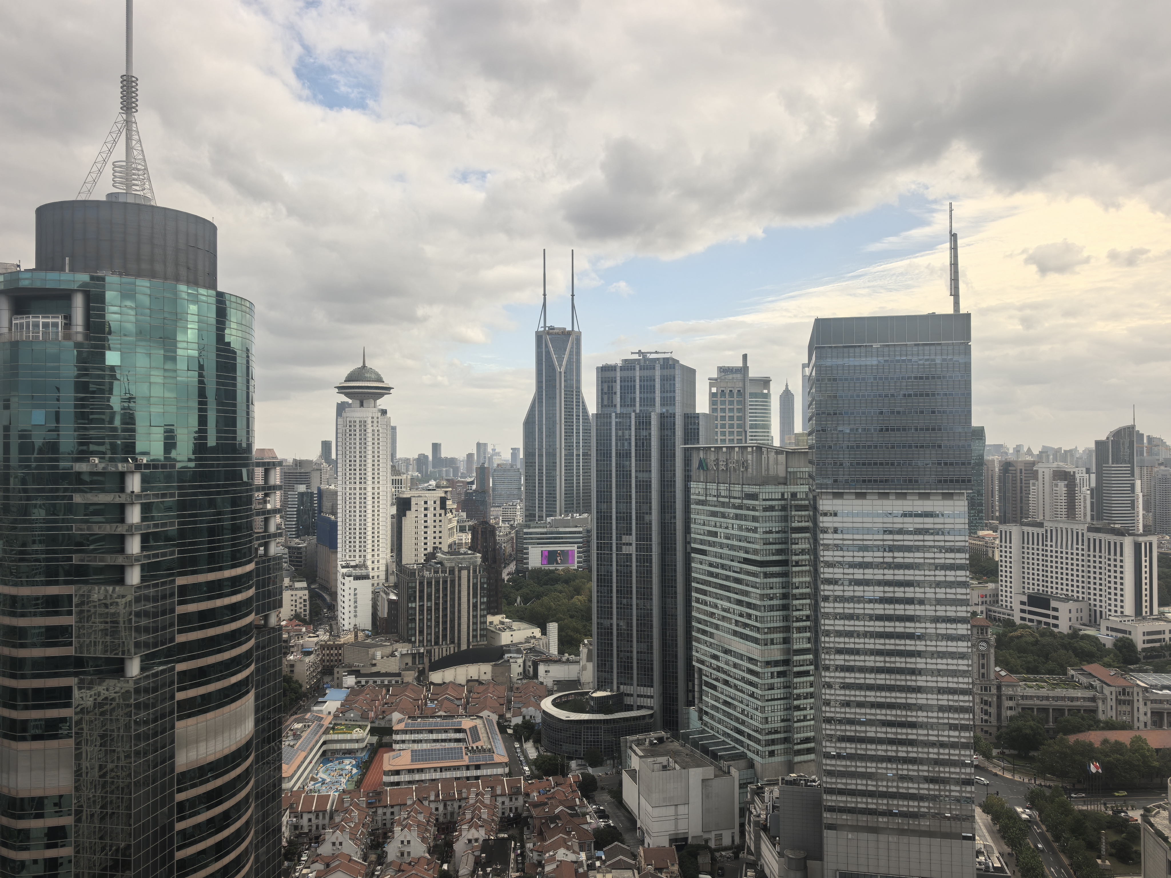 南京西路仲益大厦74平米写字楼出租