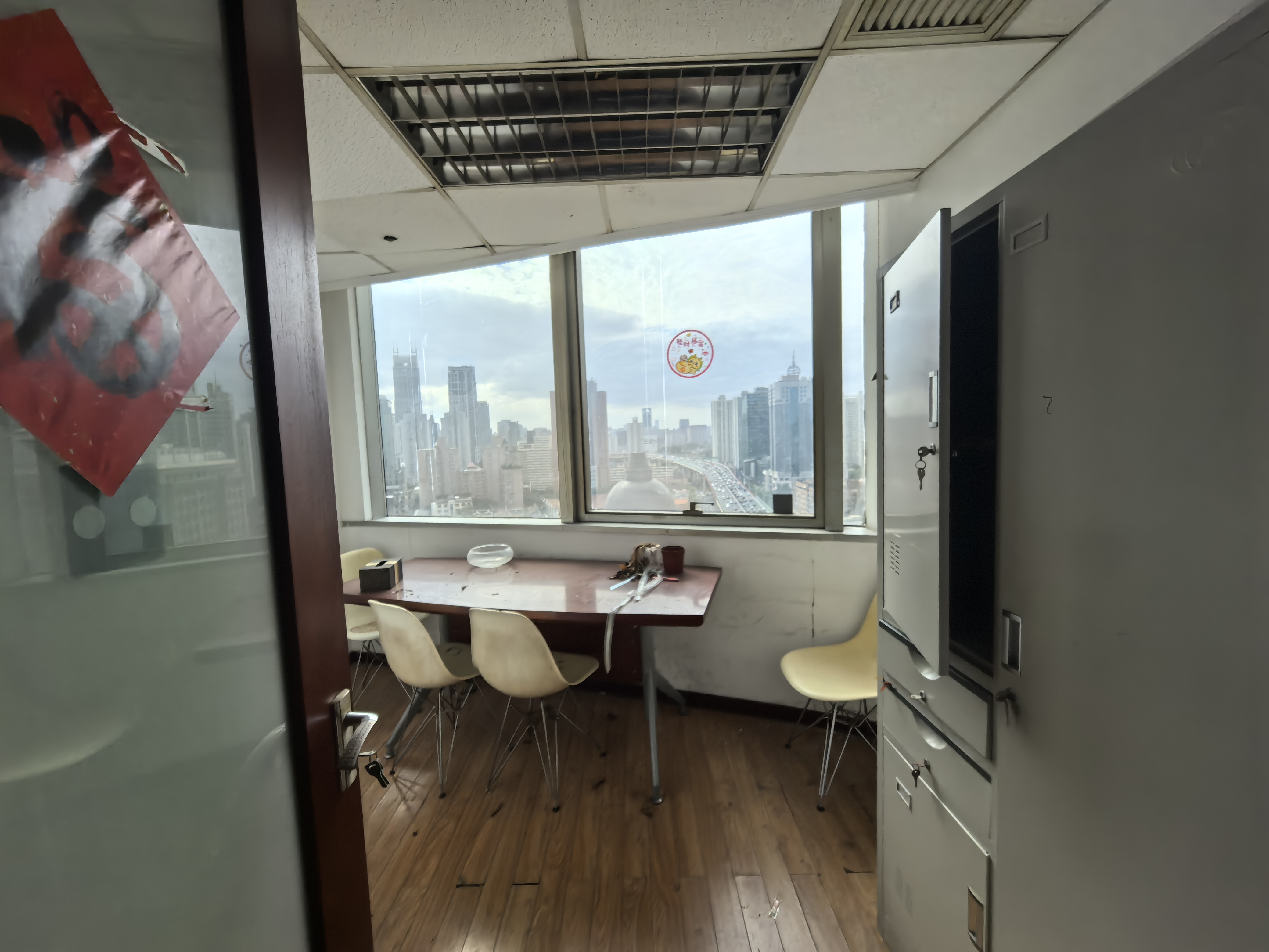 人民广场峻岭广场102平米写字楼出租