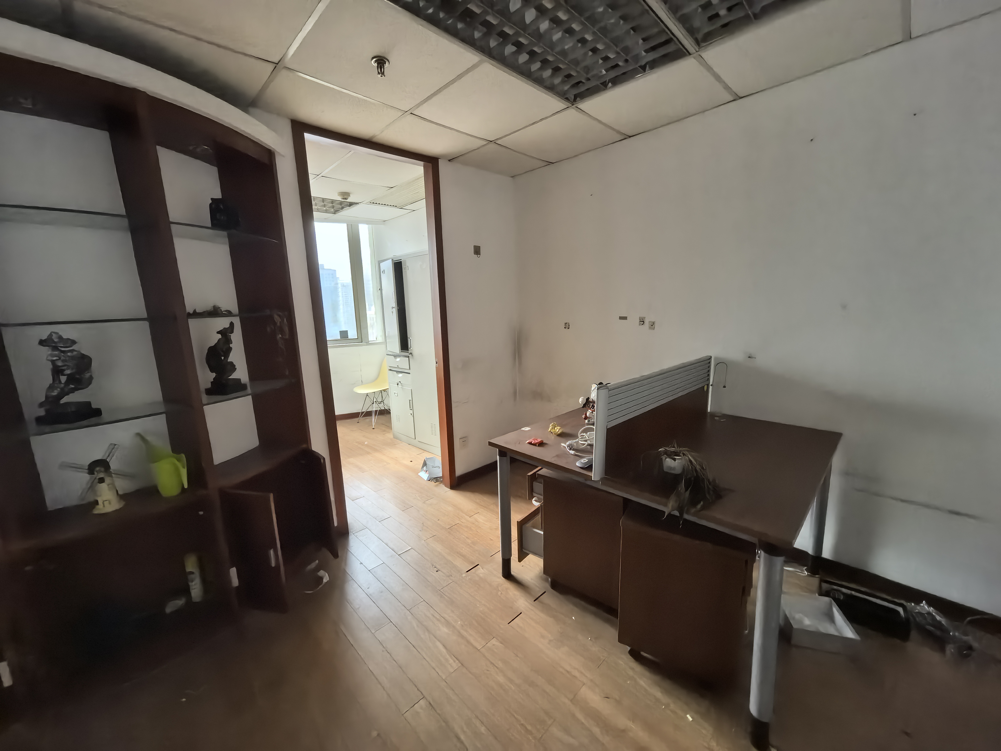 人民广场峻岭广场102平米写字楼出租