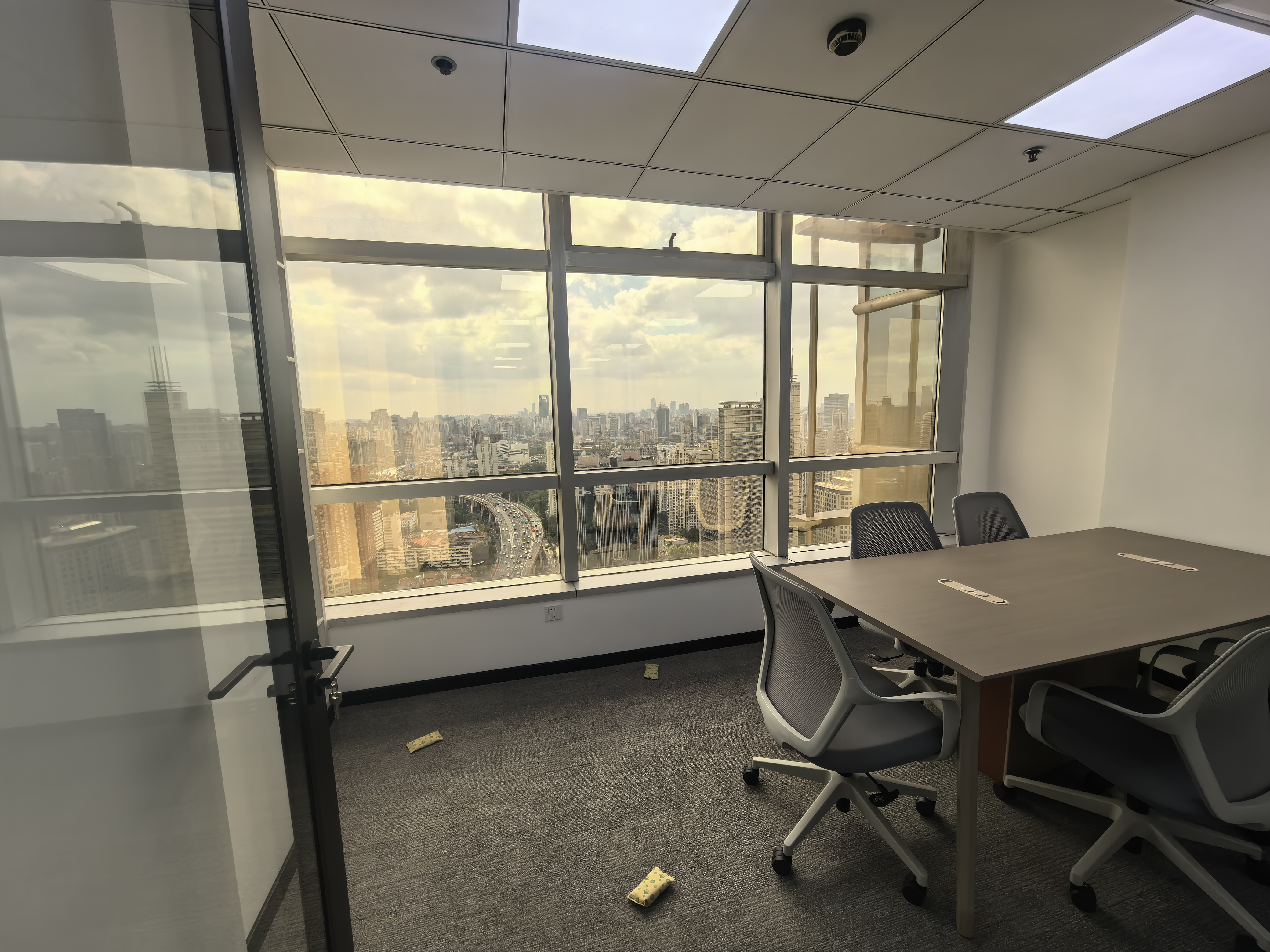 南京西路仲益大厦127平米写字楼出租