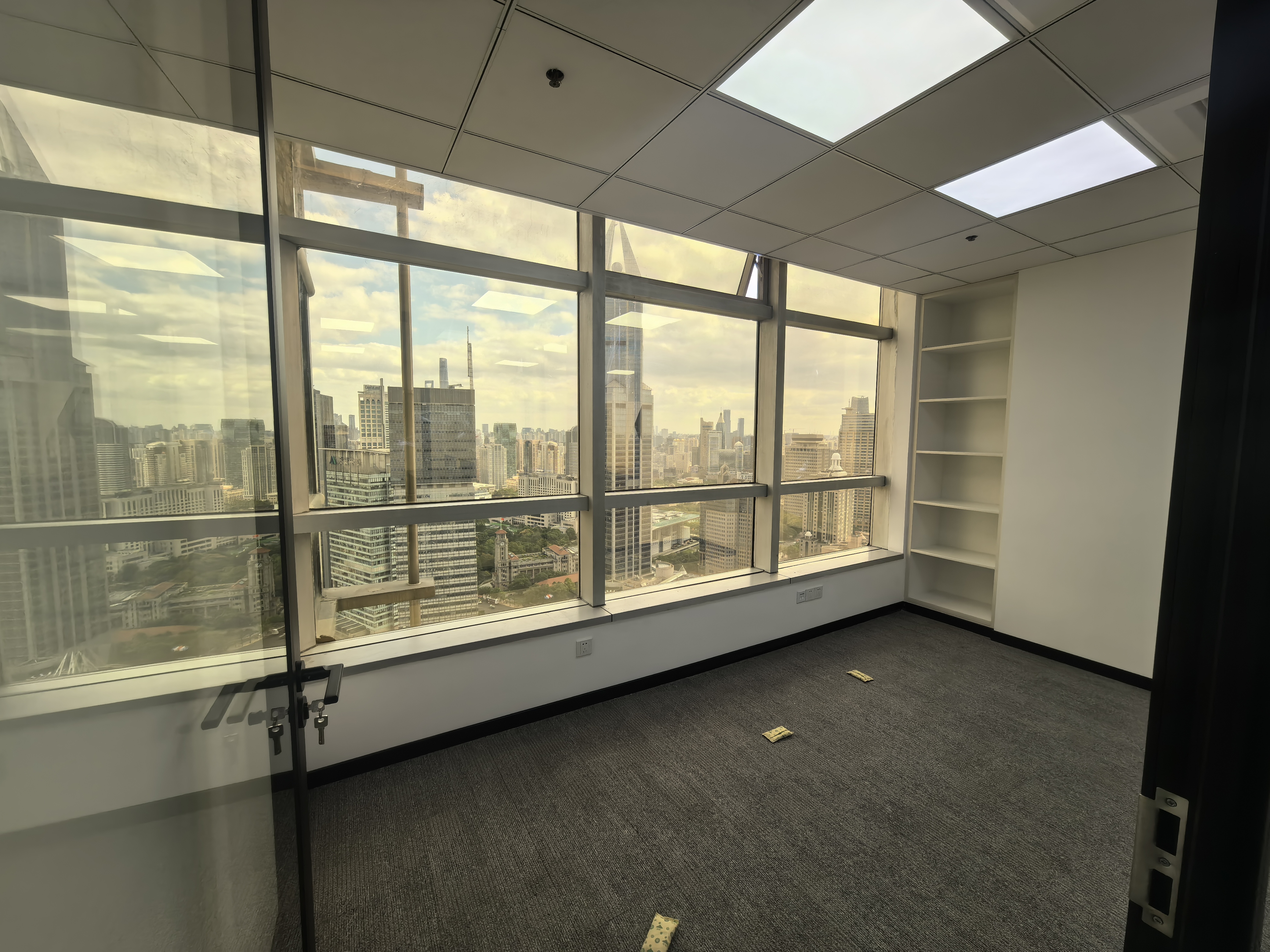 南京西路仲益大厦127平米写字楼出租