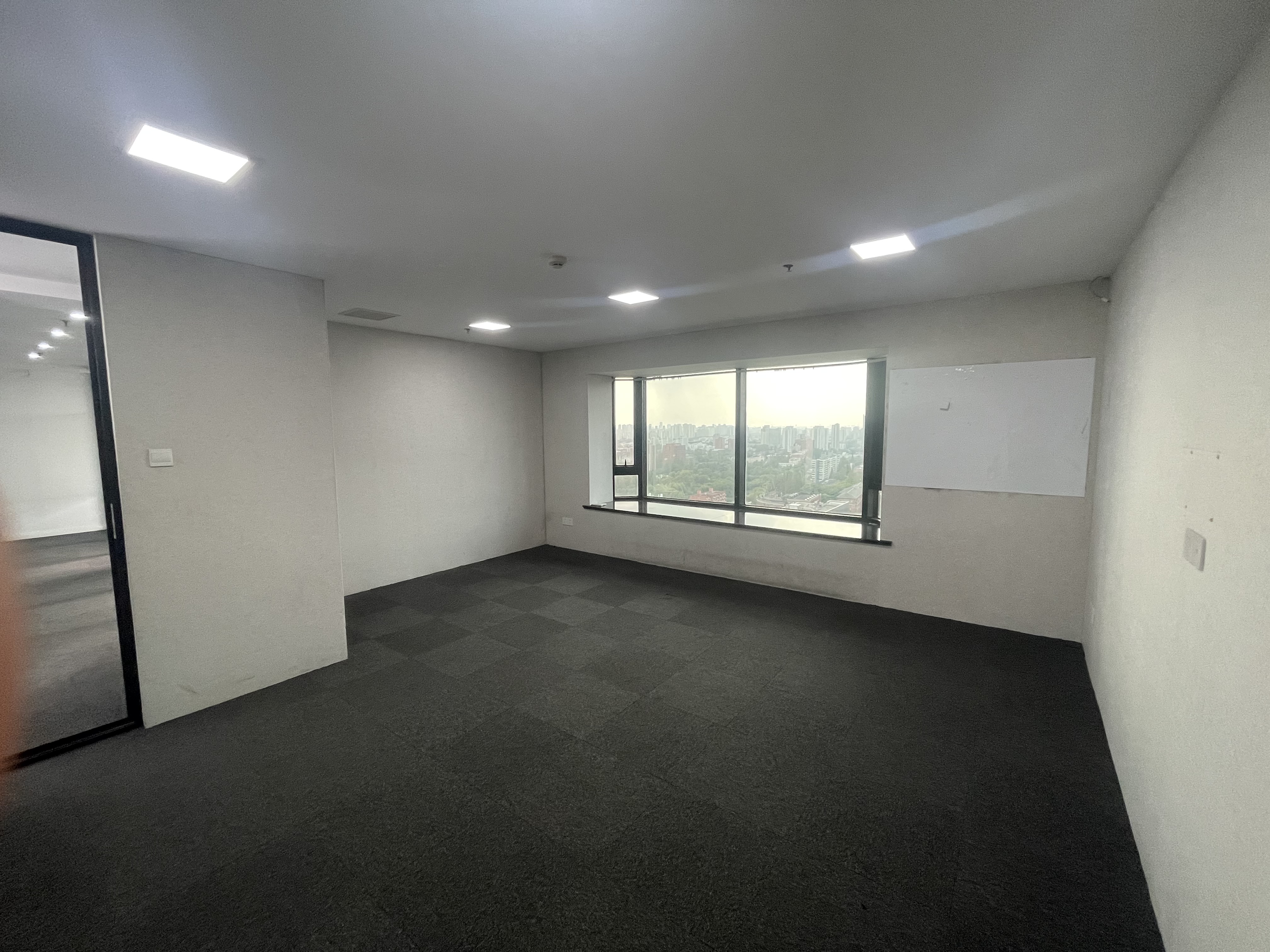 漕河泾光大会展中心130平米写字楼出租