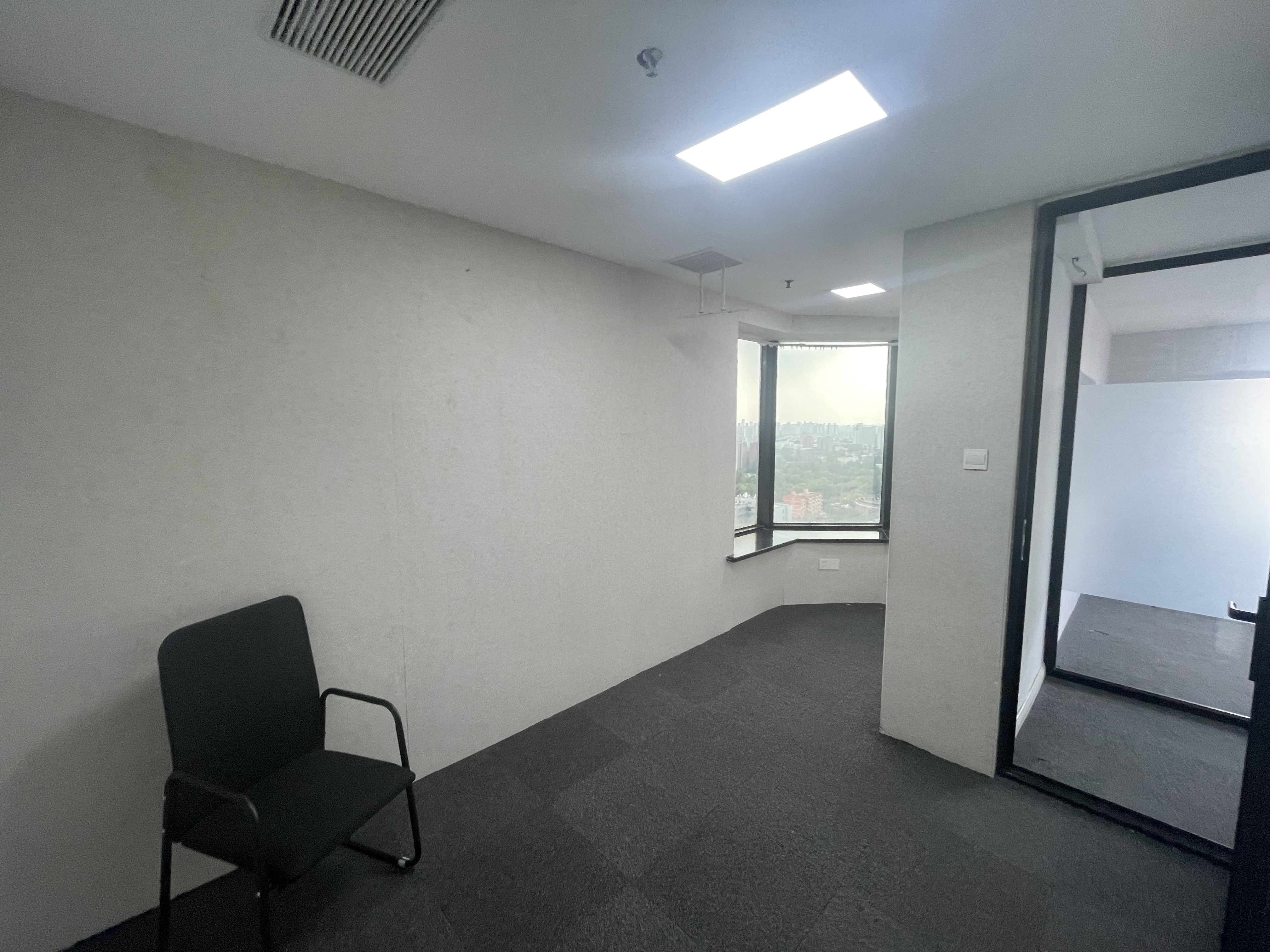 漕河泾光大会展中心130平米写字楼出租