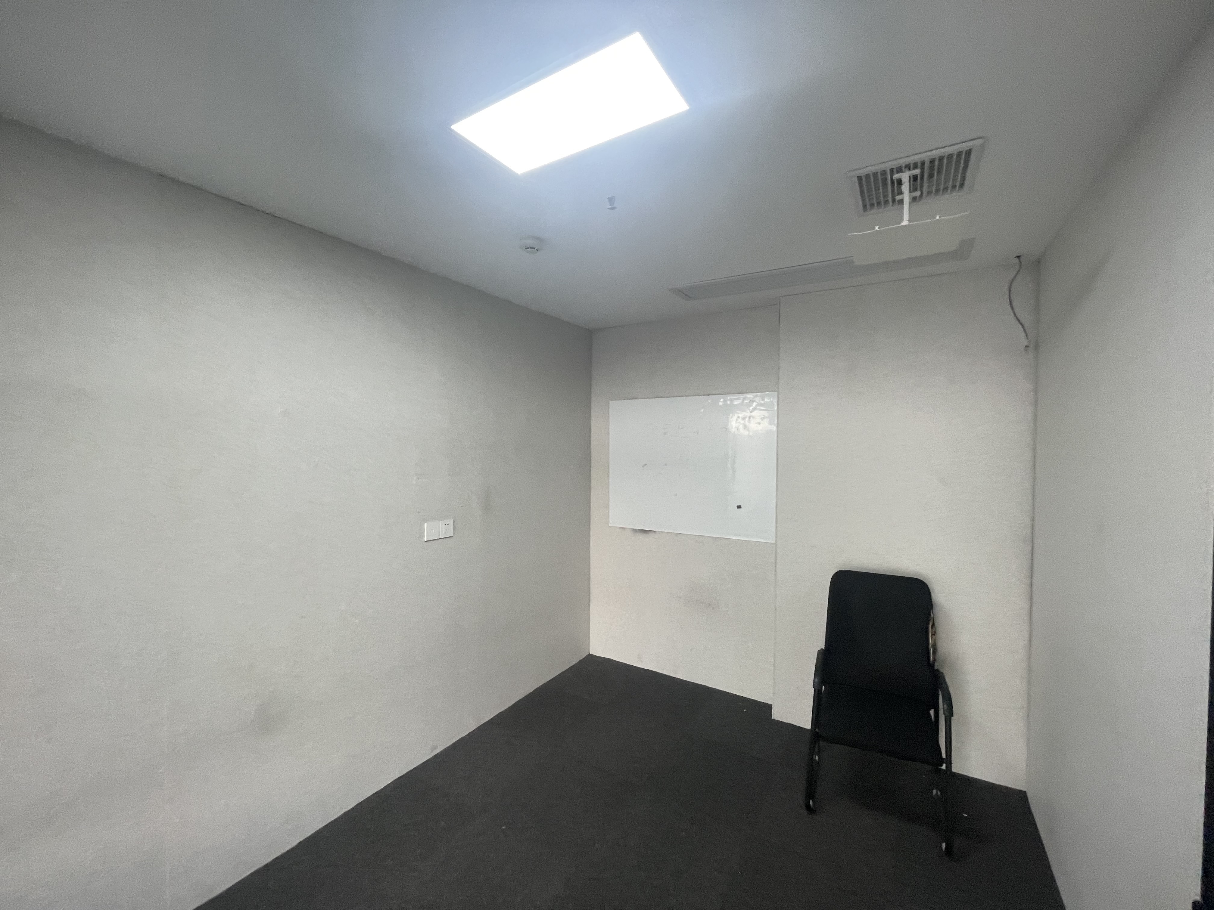 漕河泾光大会展中心130平米写字楼出租